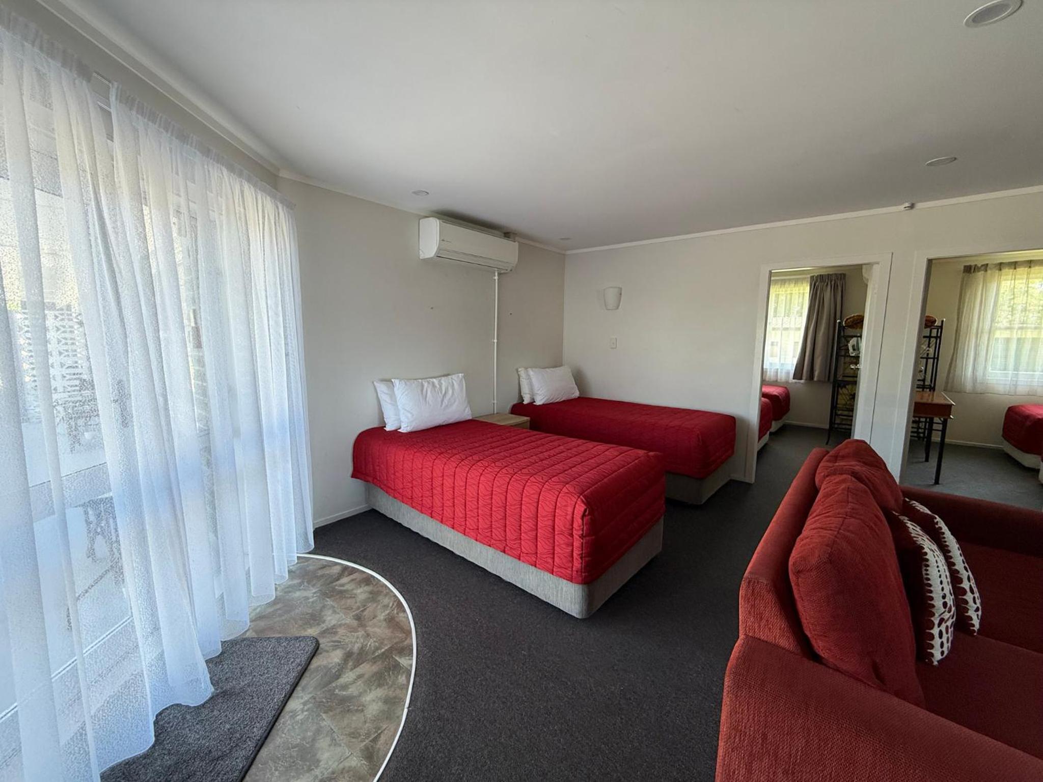Family 2 Bedroom Apartment - Photo 4