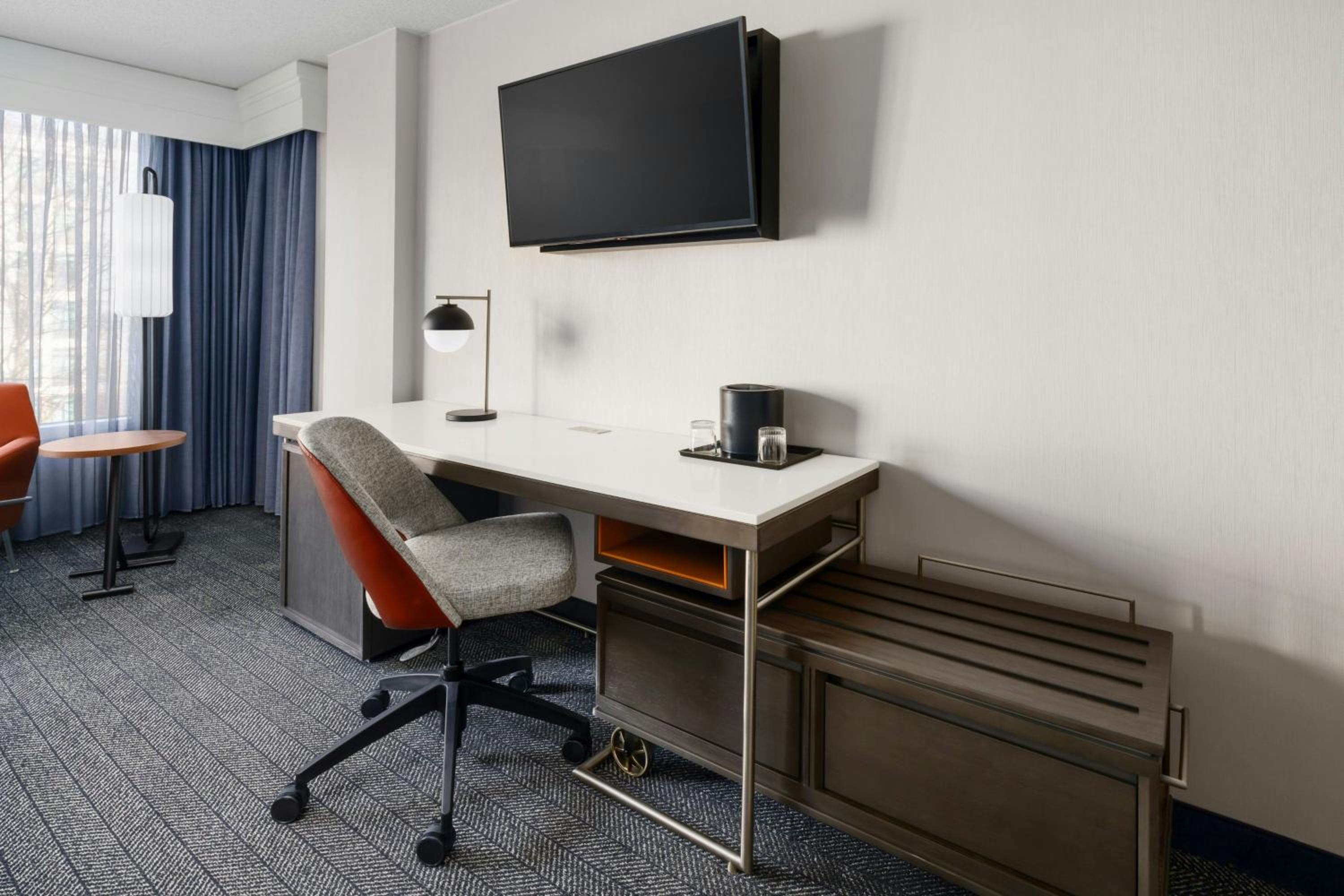 Double Room with Two Double Beds - Photo 2