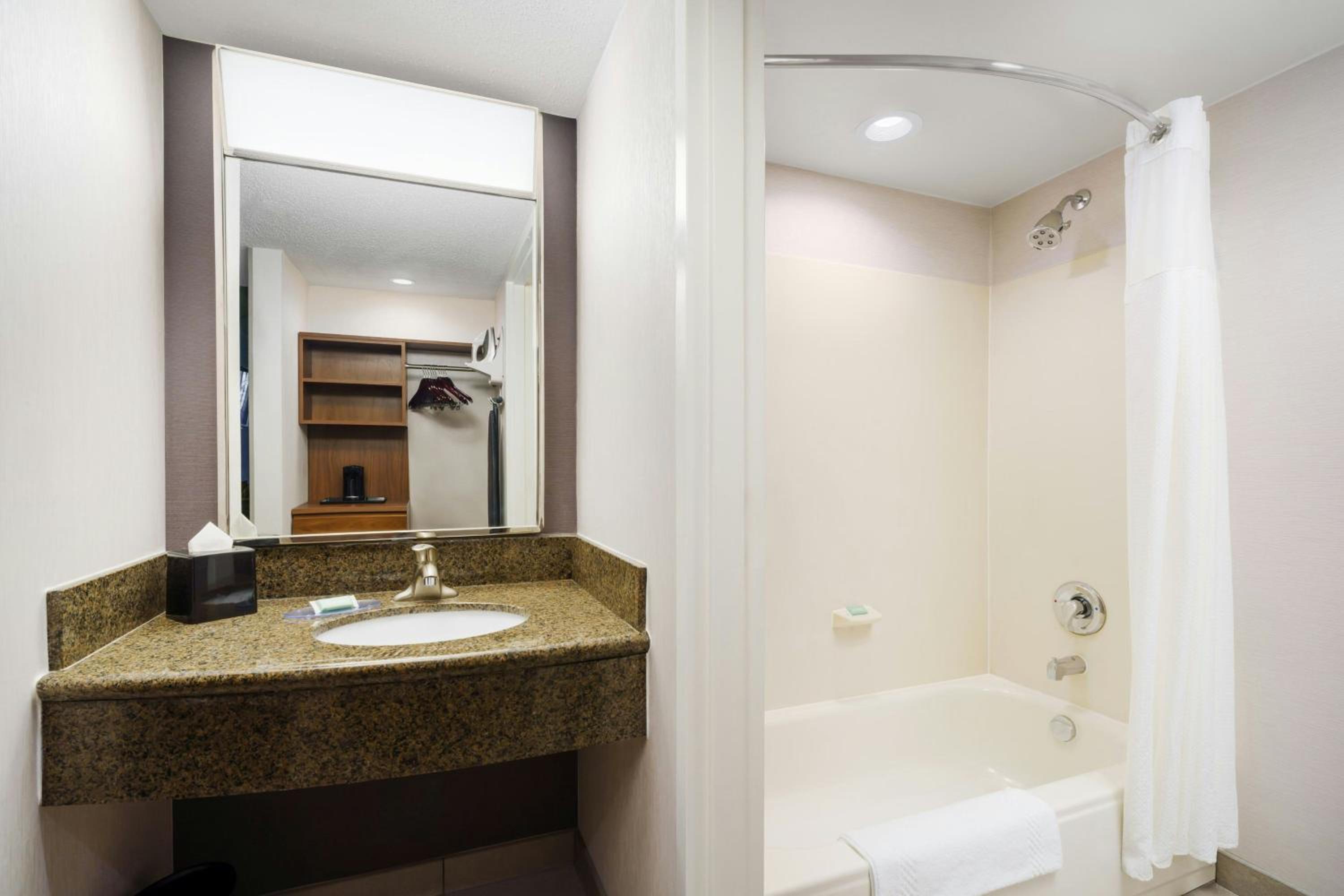 Double Room with Two Double Beds - Photo 6
