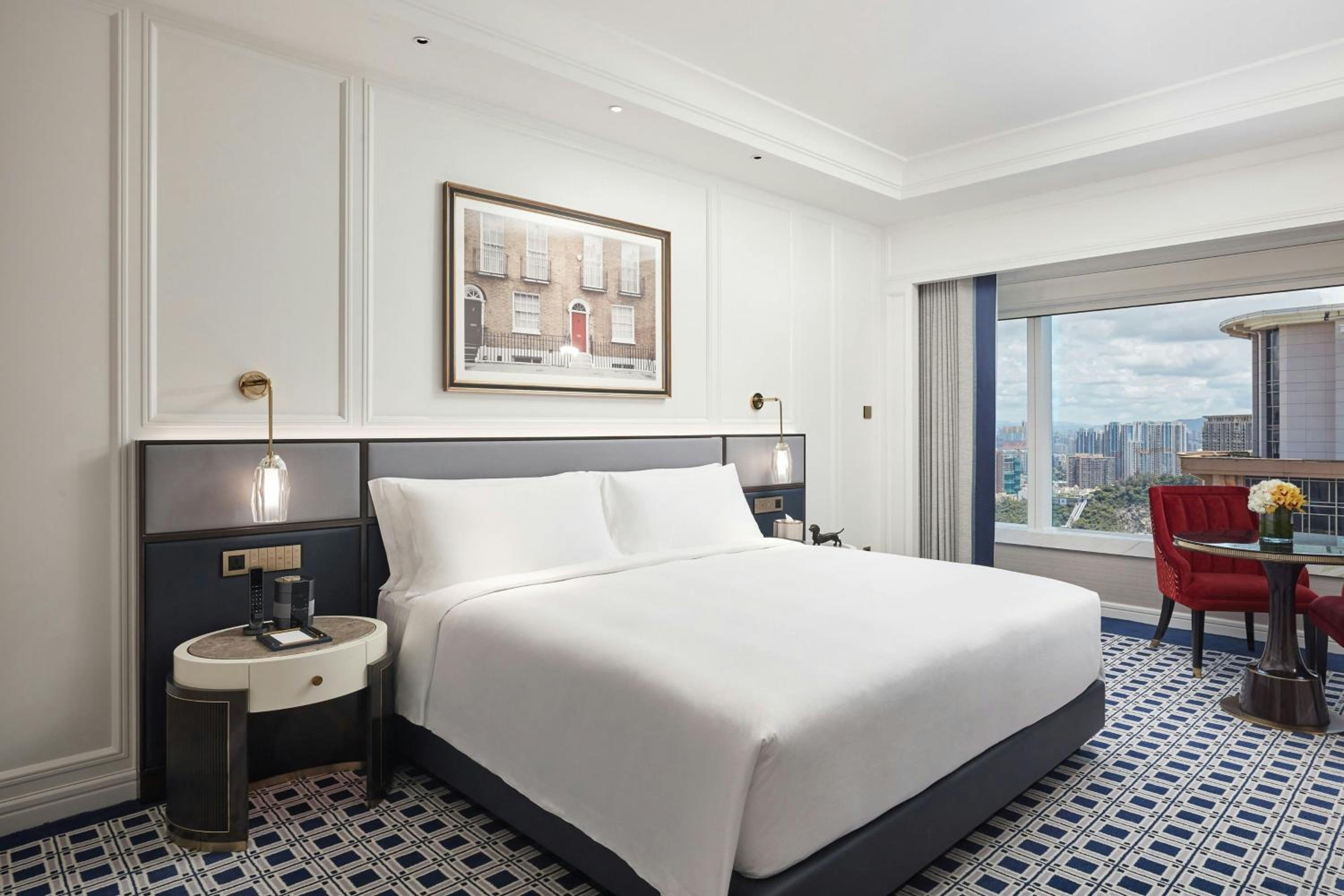 Deluxe King Room - Bond Tower