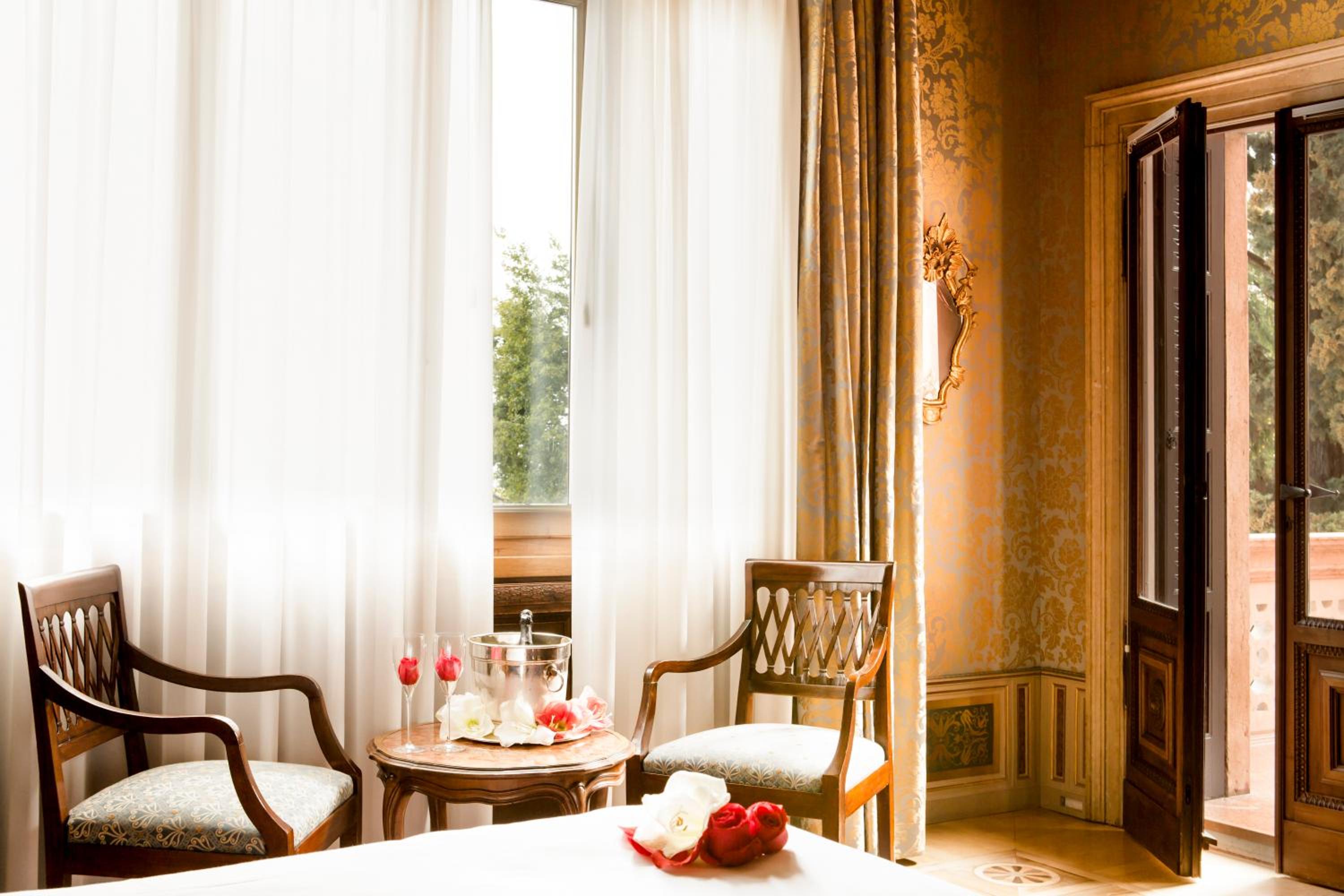 Triple Suite - Photo 7