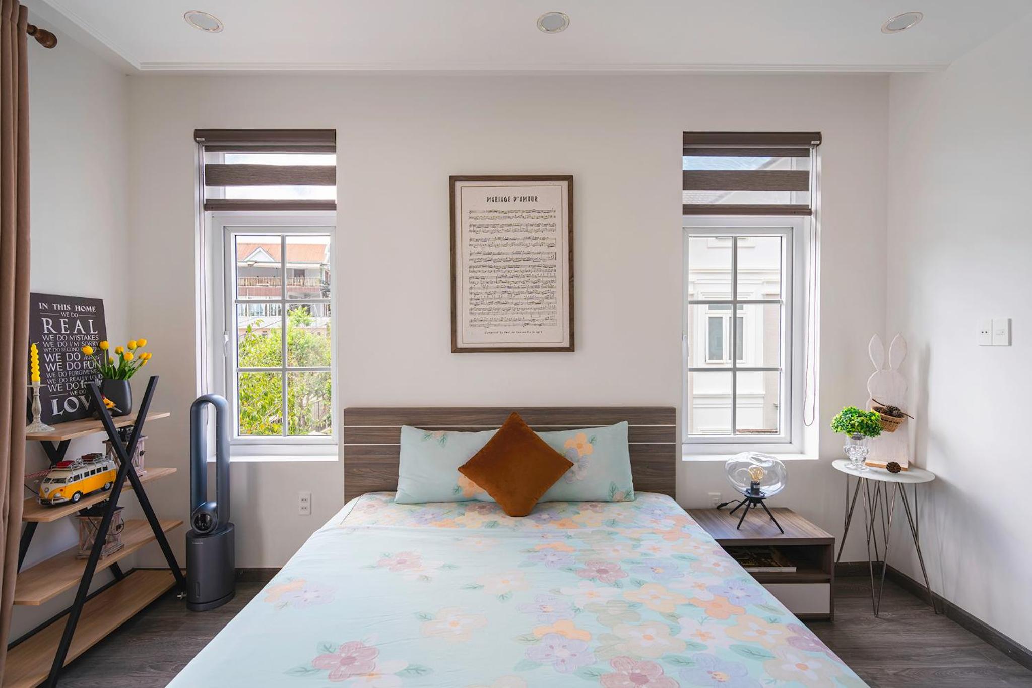 King Room with Balcony - Photo 8