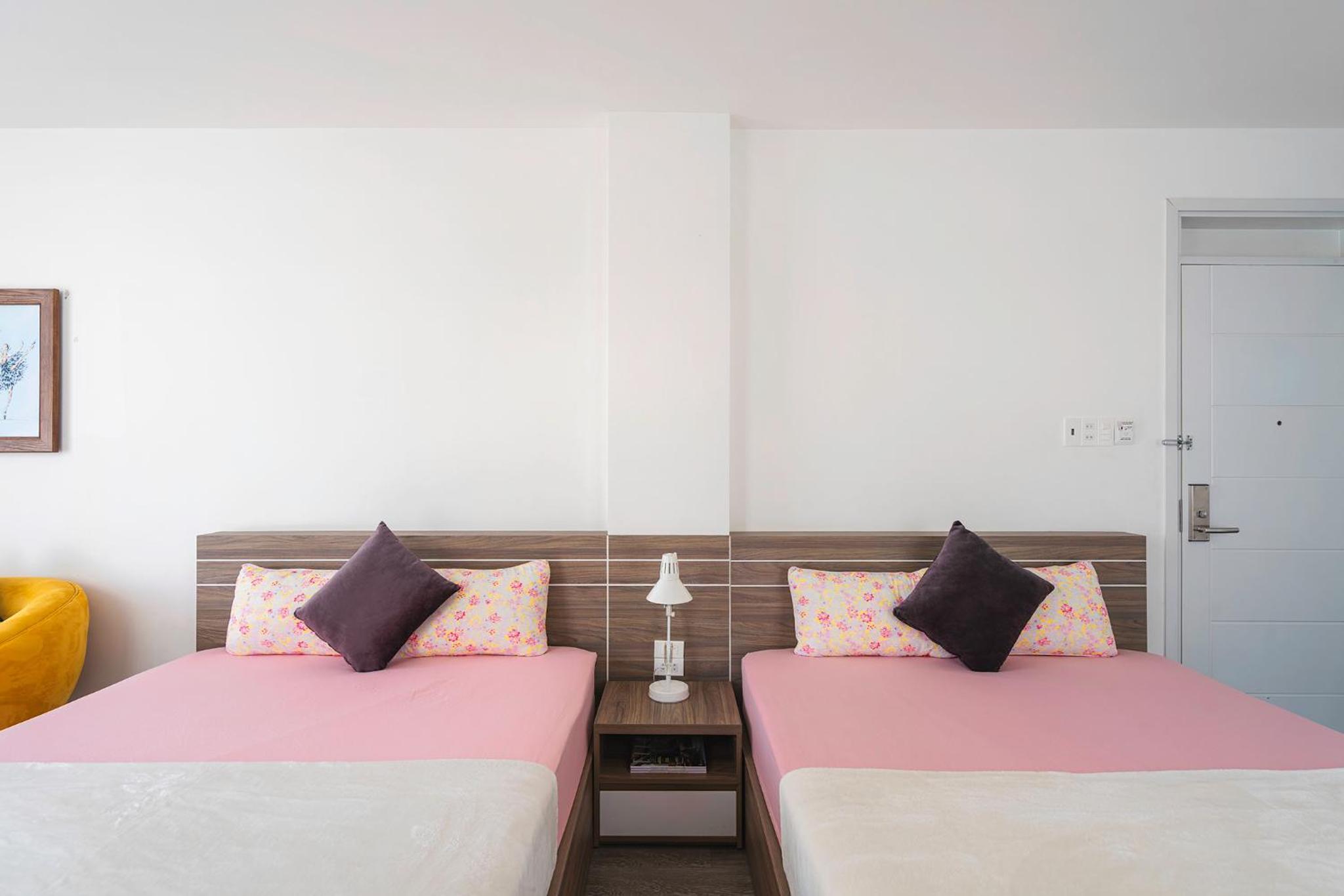 Quadruple Room with Balcony - Photo 5