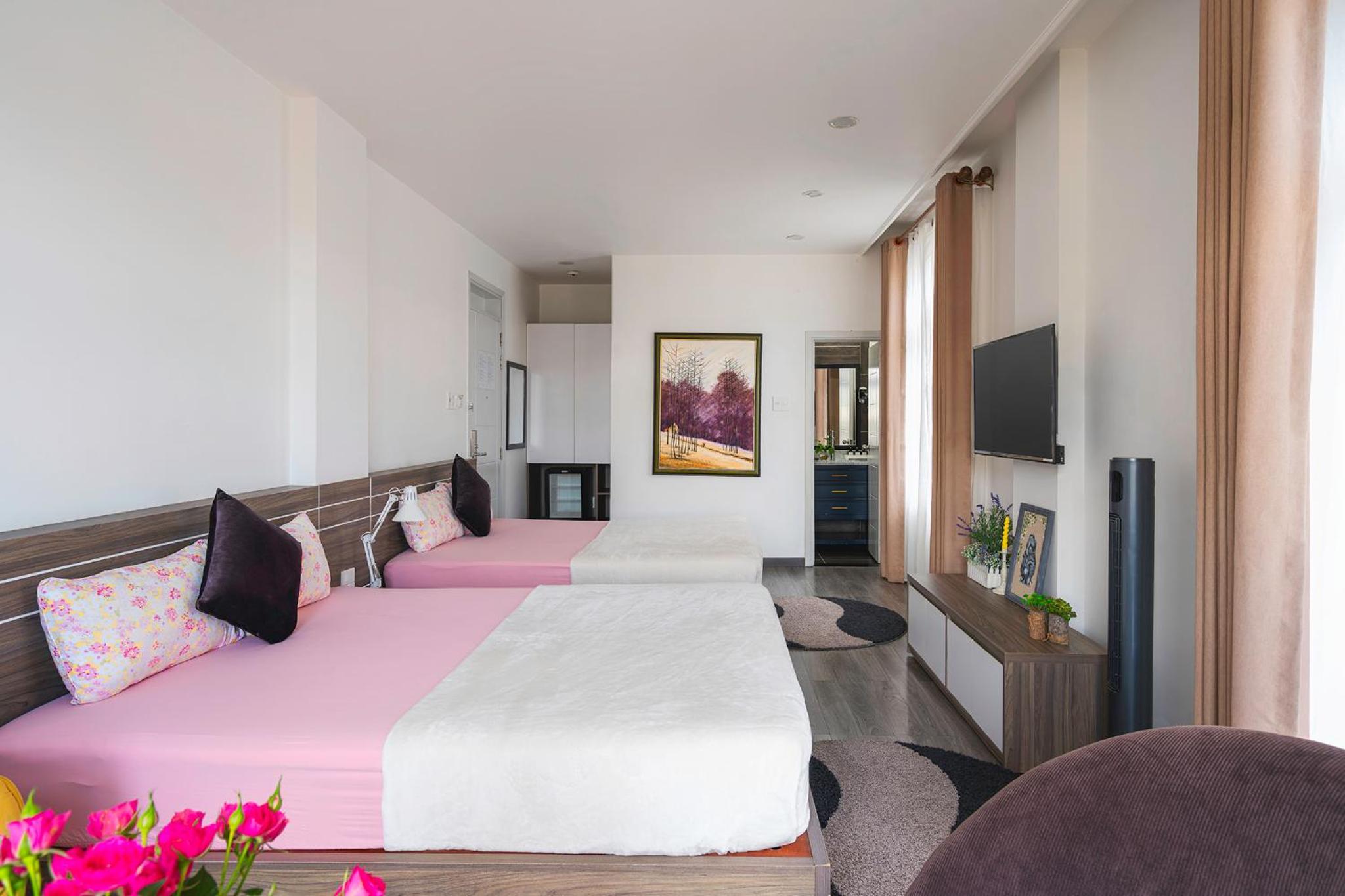 Quadruple Room with Balcony - Photo 6