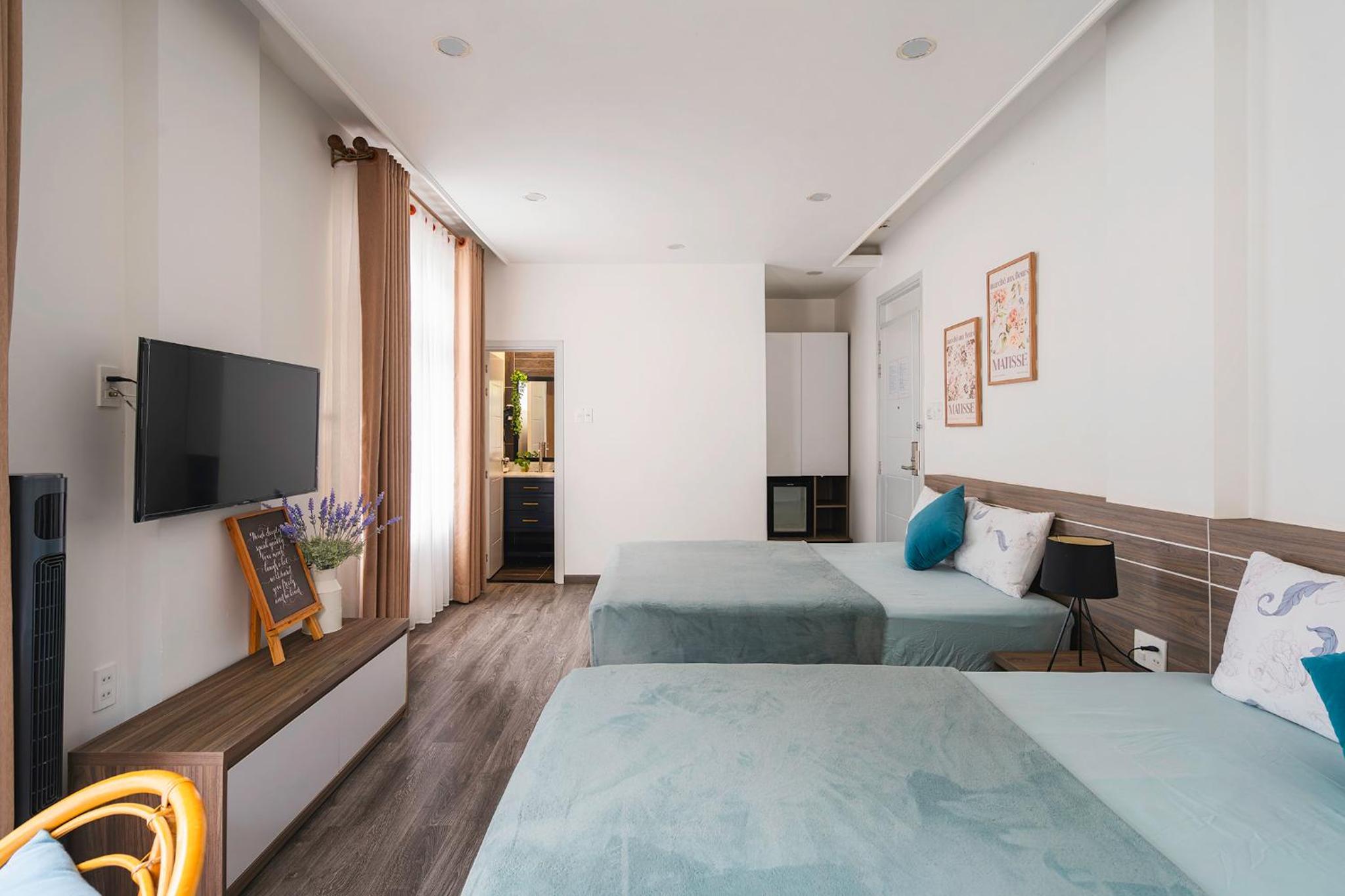 Quadruple Room with Balcony - Photo 2