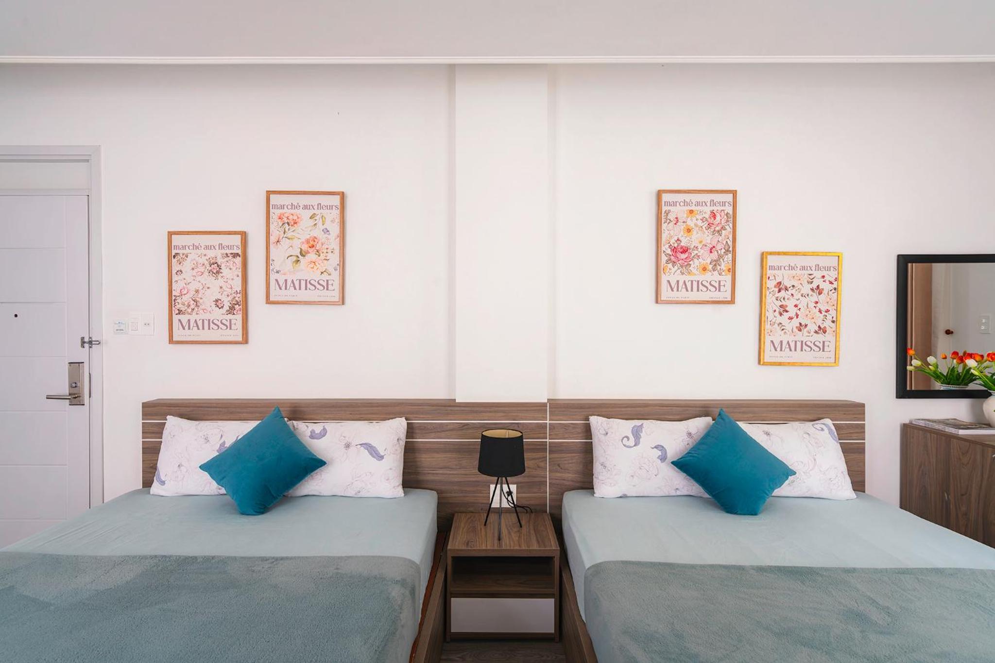 Quadruple Room with Balcony - Photo 7