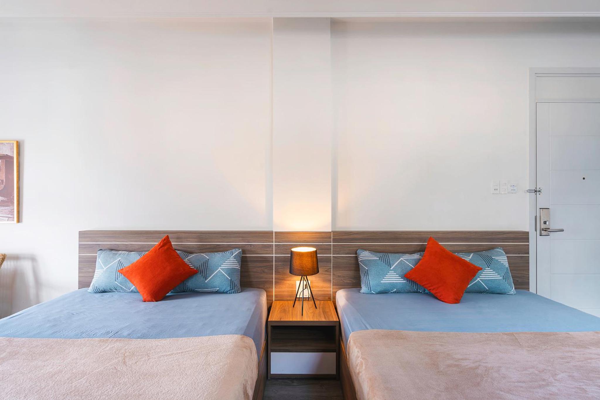 Quadruple Room with Balcony - Photo 8