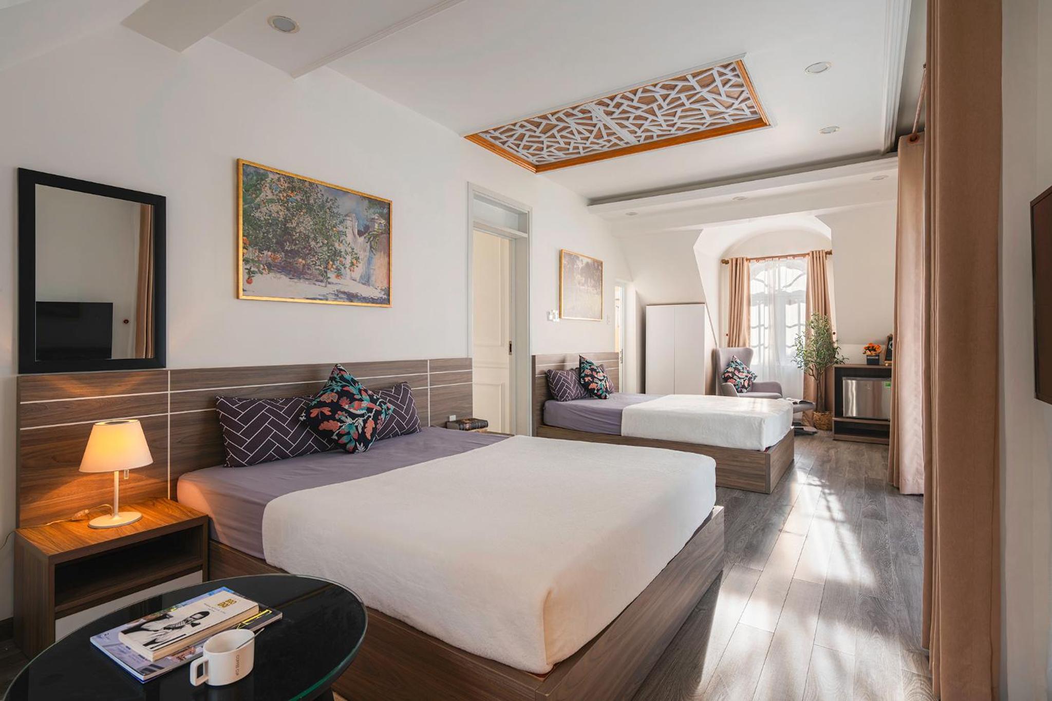 Quadruple Room with Balcony - Photo 4