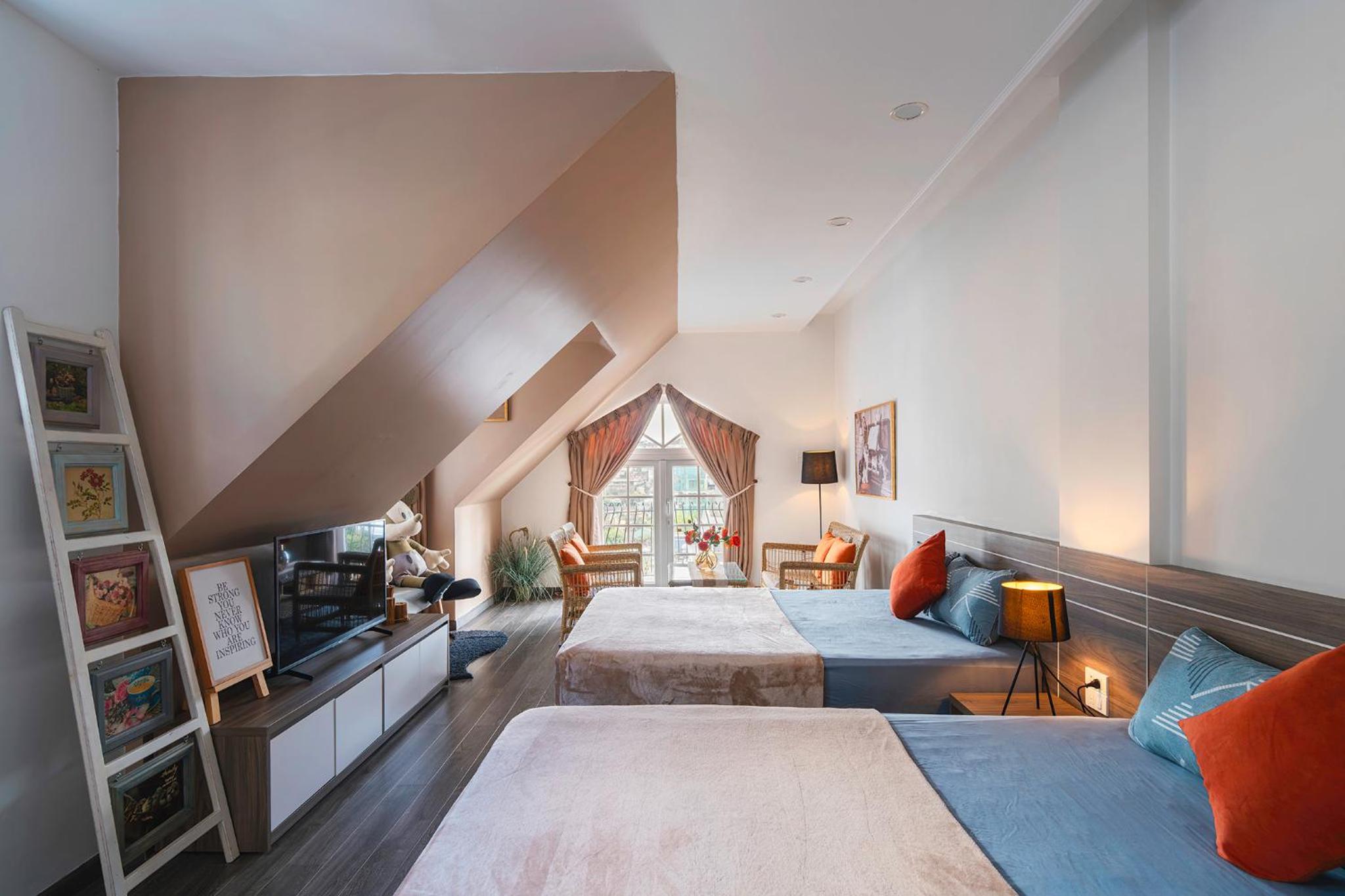 Quadruple Room with Balcony - Photo 3