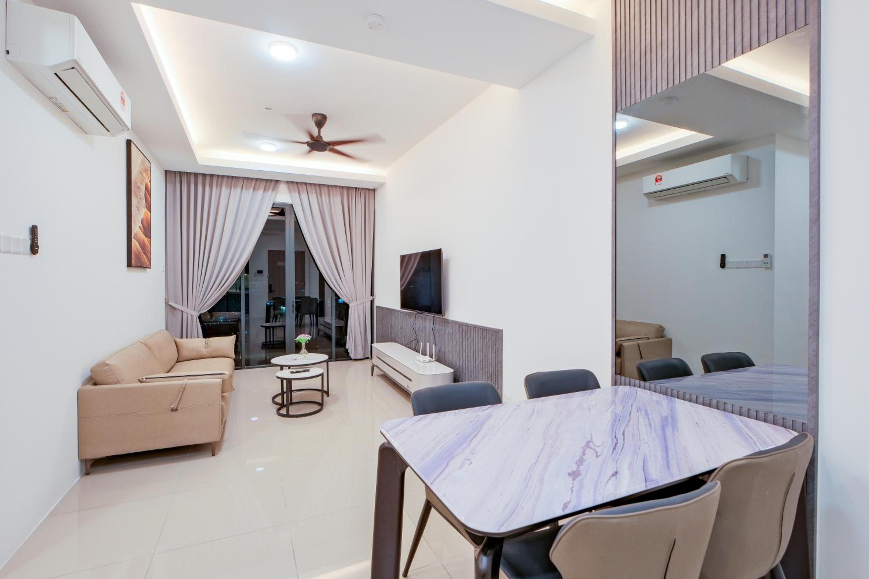 Superior Suite - Photo 10