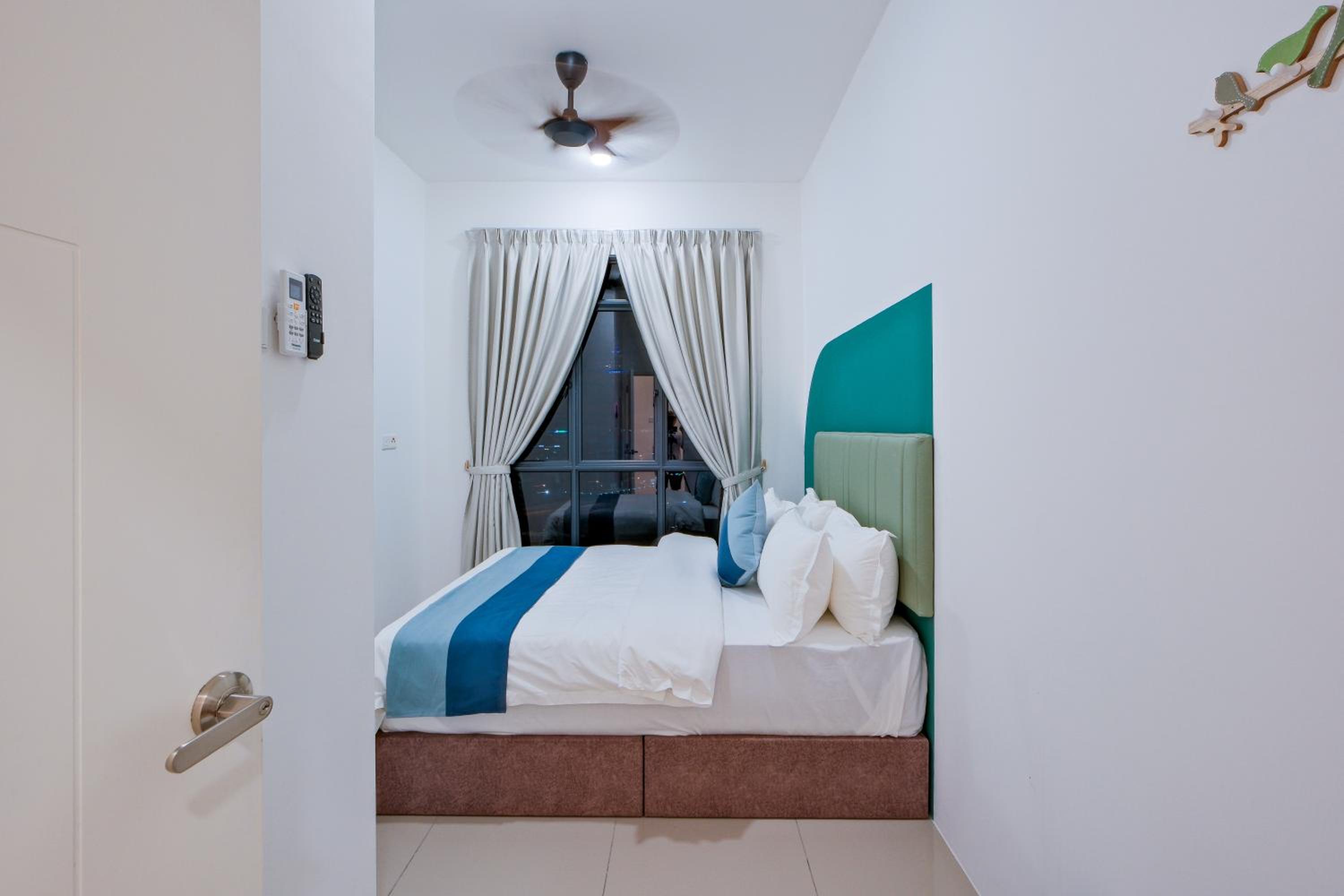 Superior Suite - Photo 11