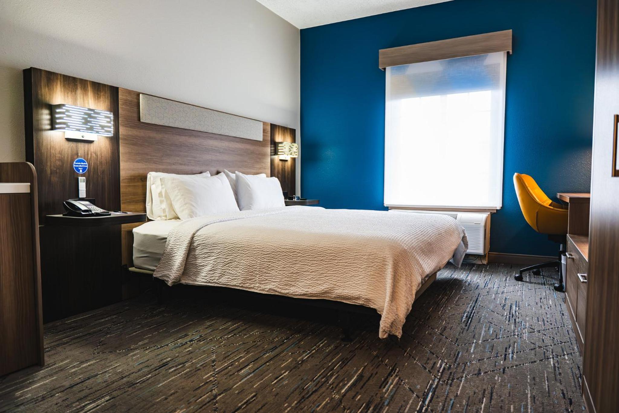 King Room - Mobility Access/Hearing Accessible - Photo 1
