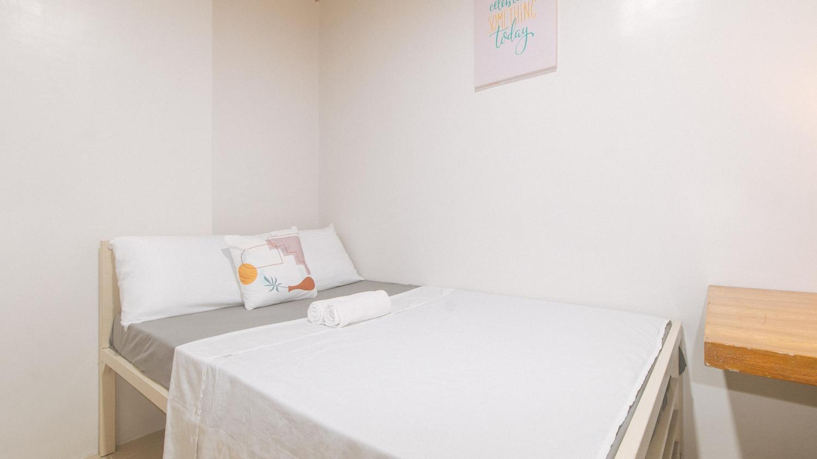 Standard Double Room - Photo 9