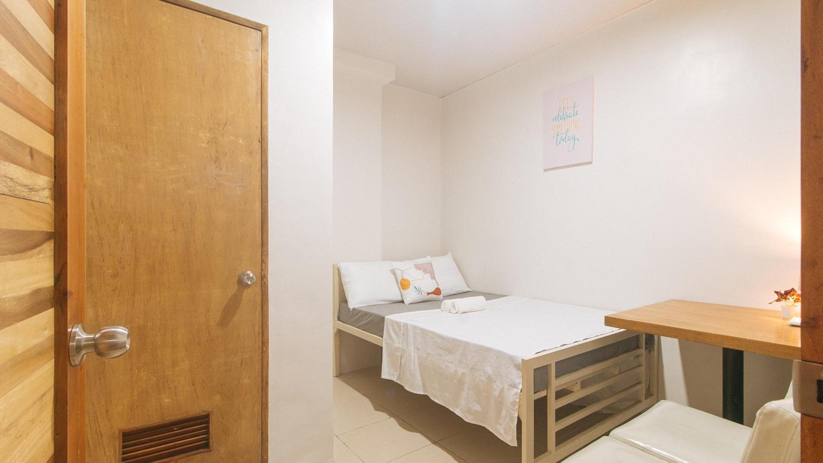 Standard Double Room - Photo 10