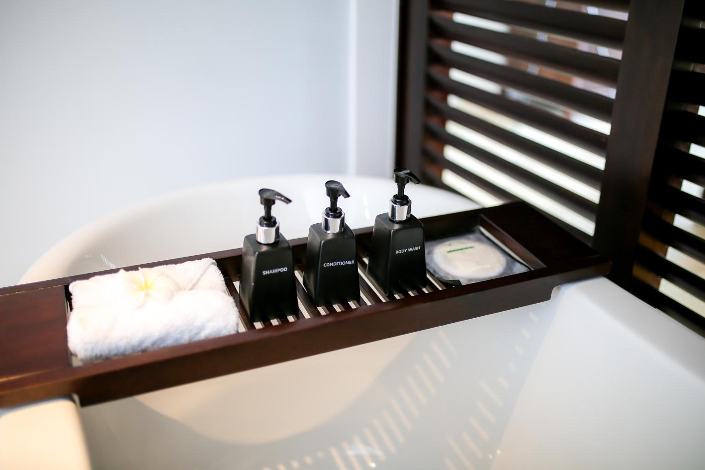 Junior Suite, Twin Bed with Bathtub