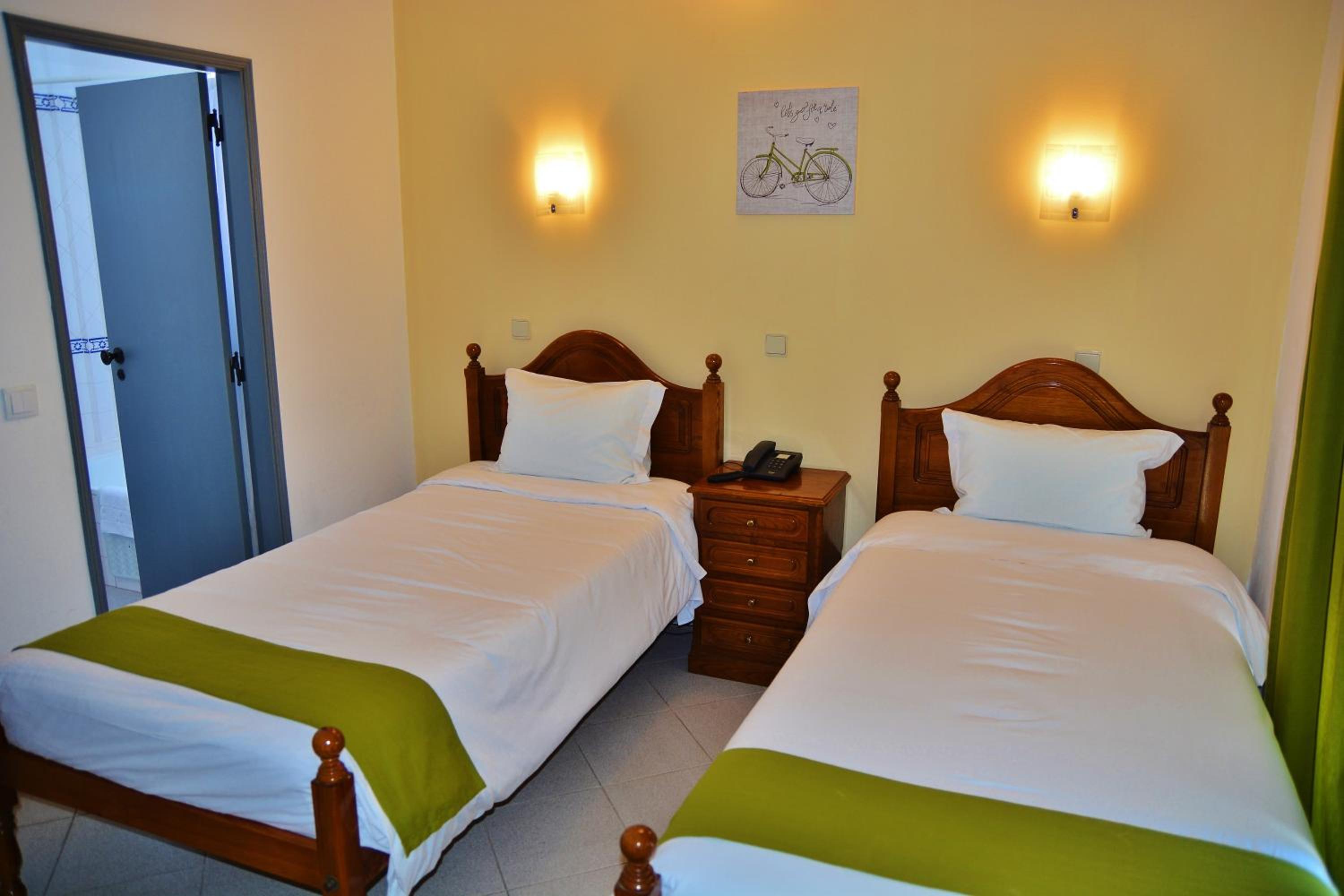 Twin Room - Photo 2