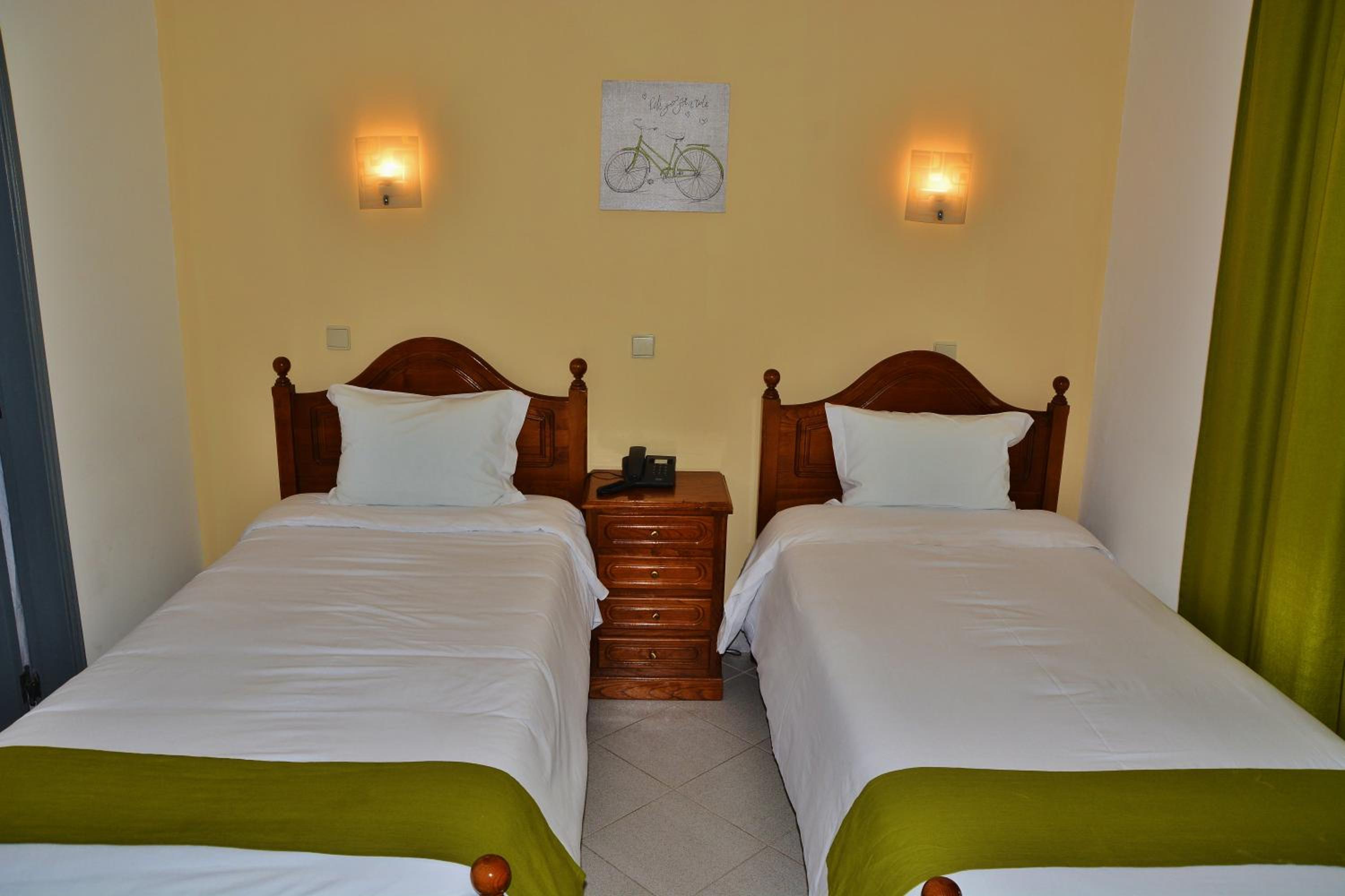 Twin Room - Photo 5