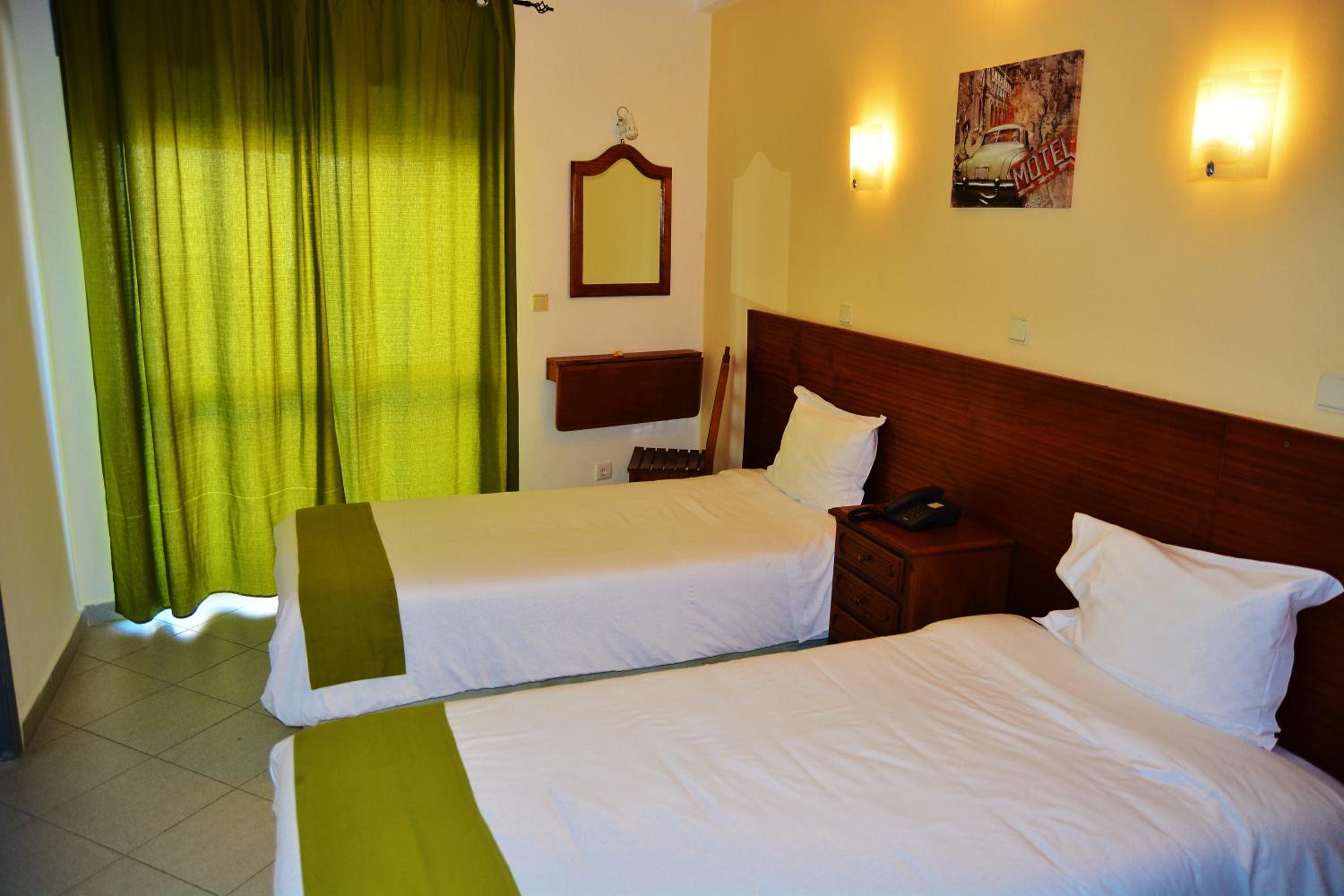 Twin Room - Photo 6