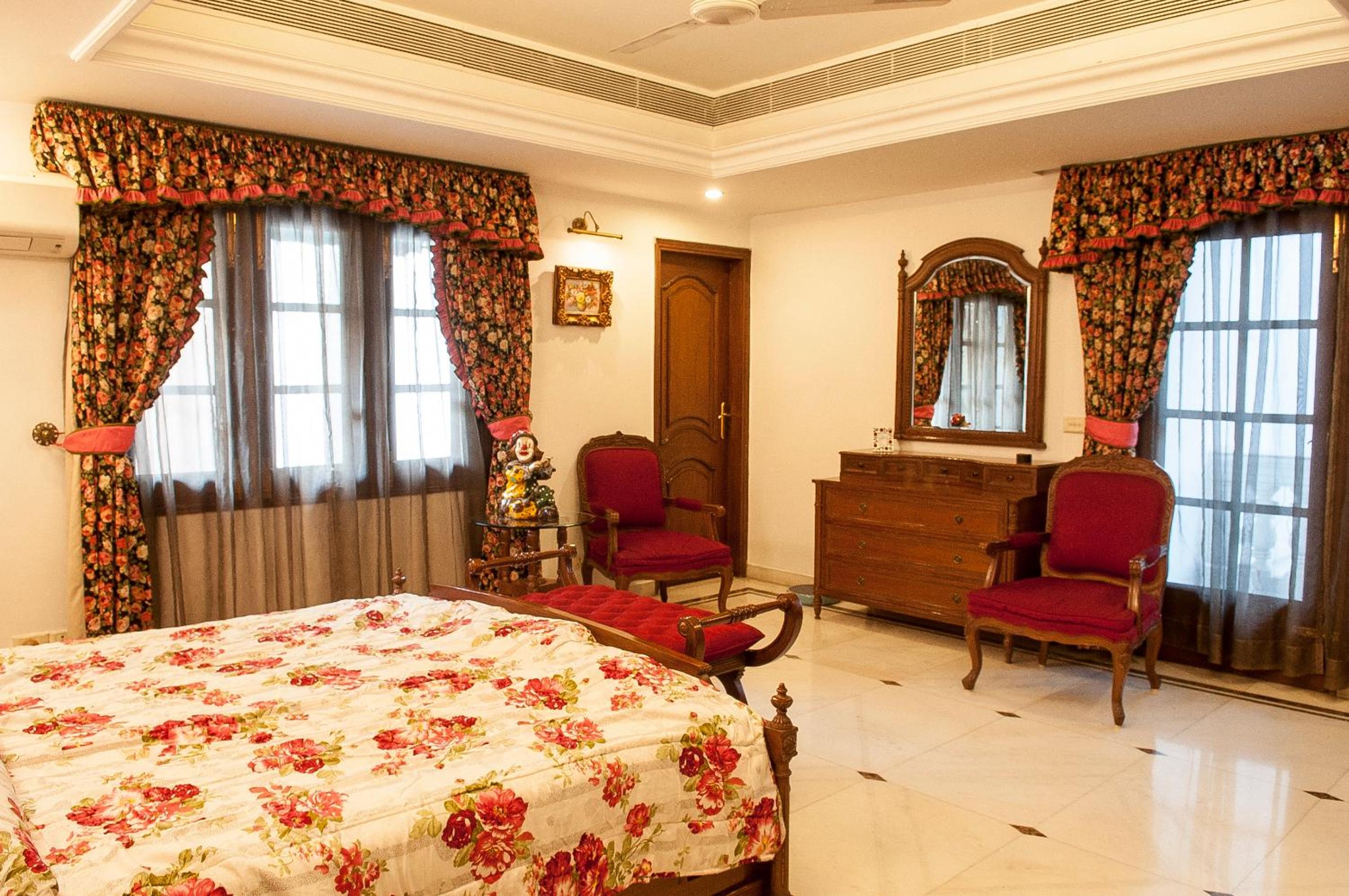 King Room with Balcony photo 2