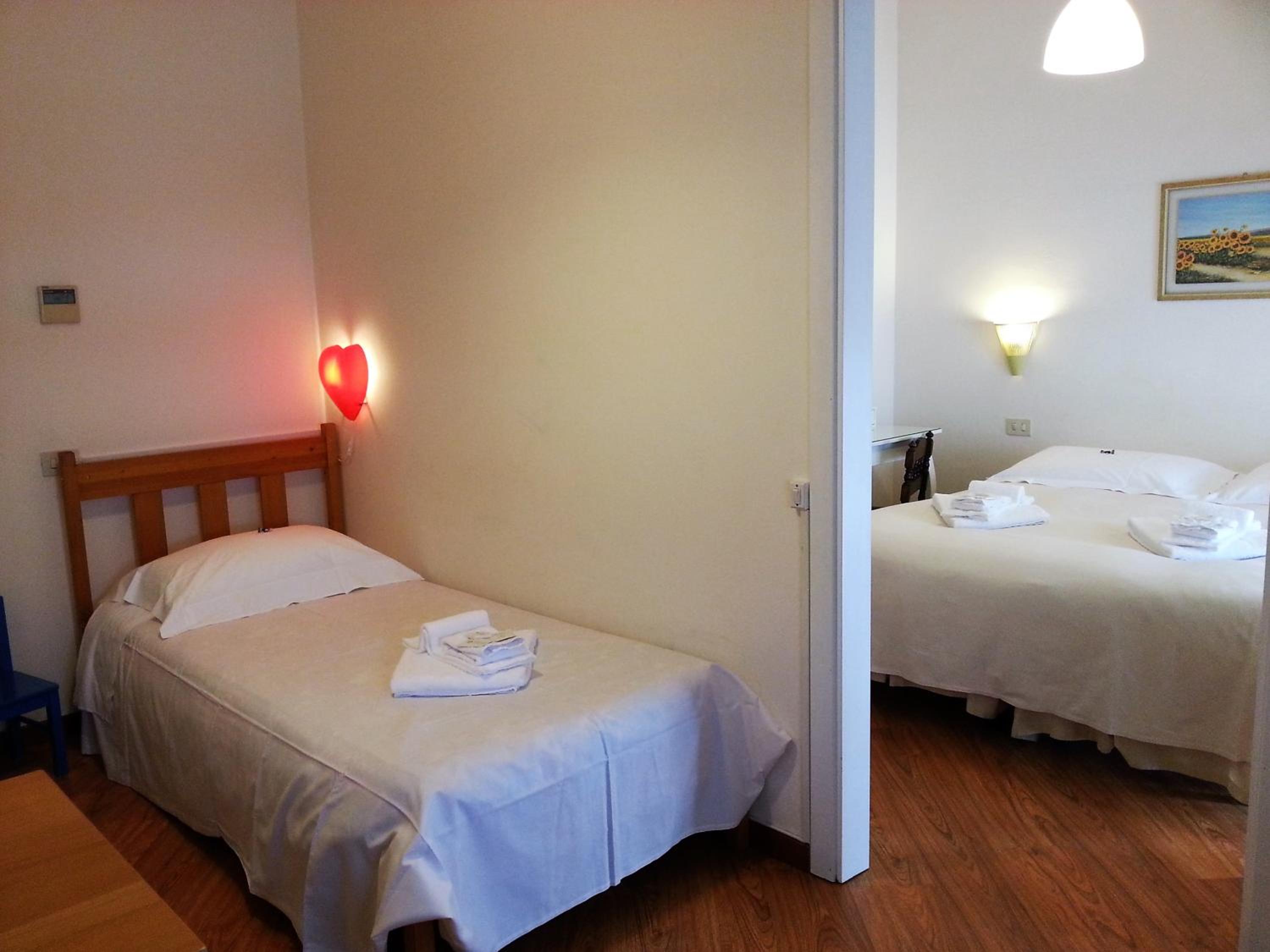 Standard Triple Room thumbnail 5