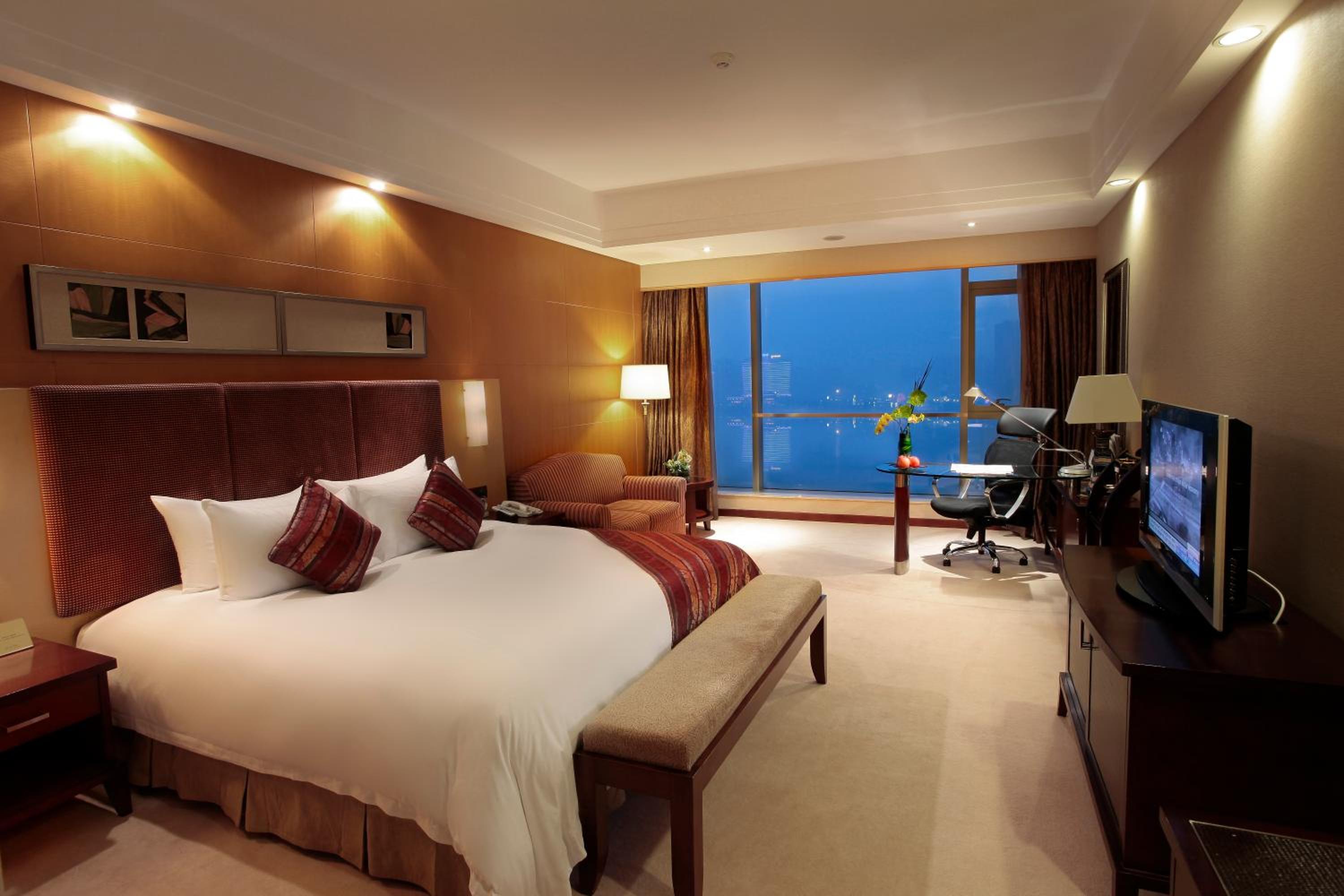 Deluxe Queen Room with River View photo 3