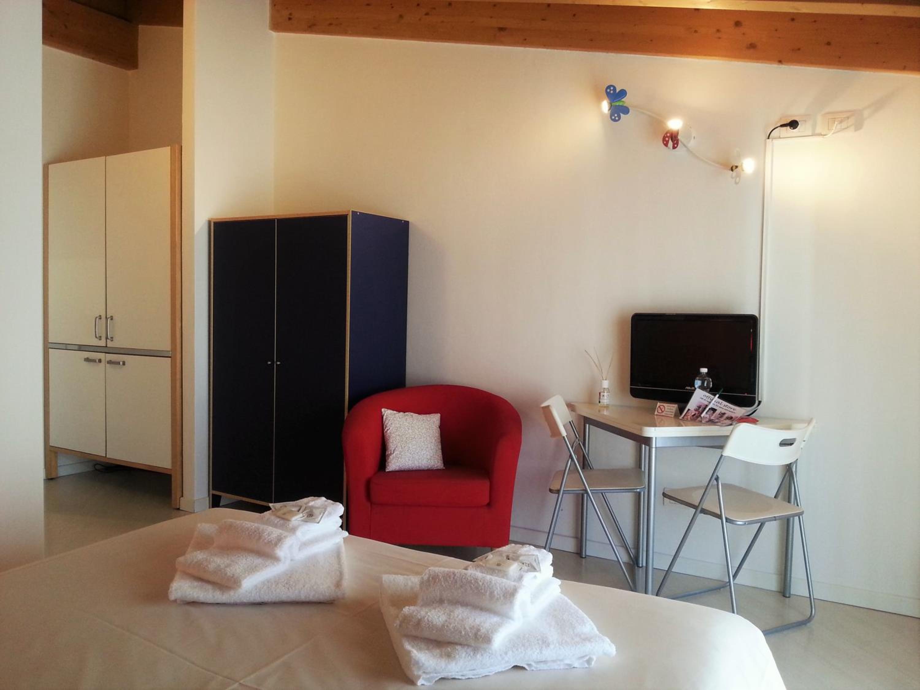 Superior Double or Twin Room thumbnail 5