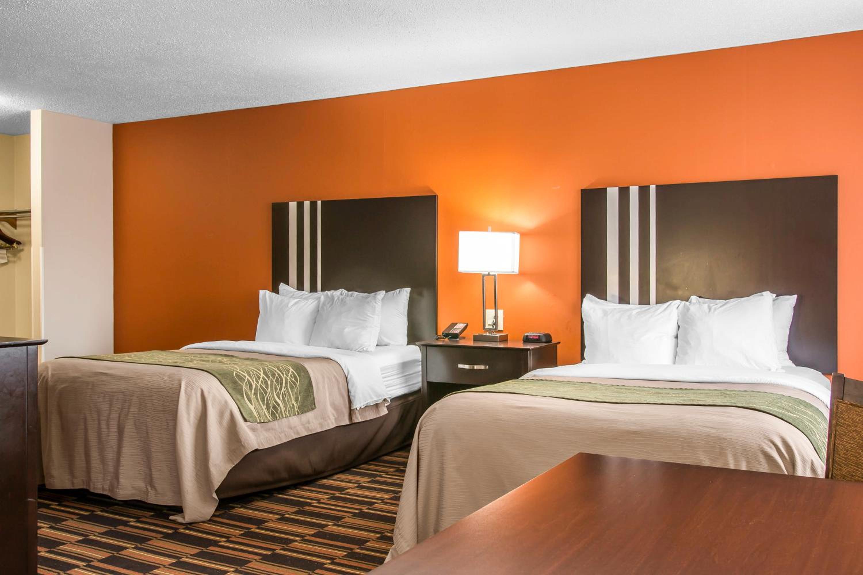 Double Room with Two Double Beds - Smoking photo 1