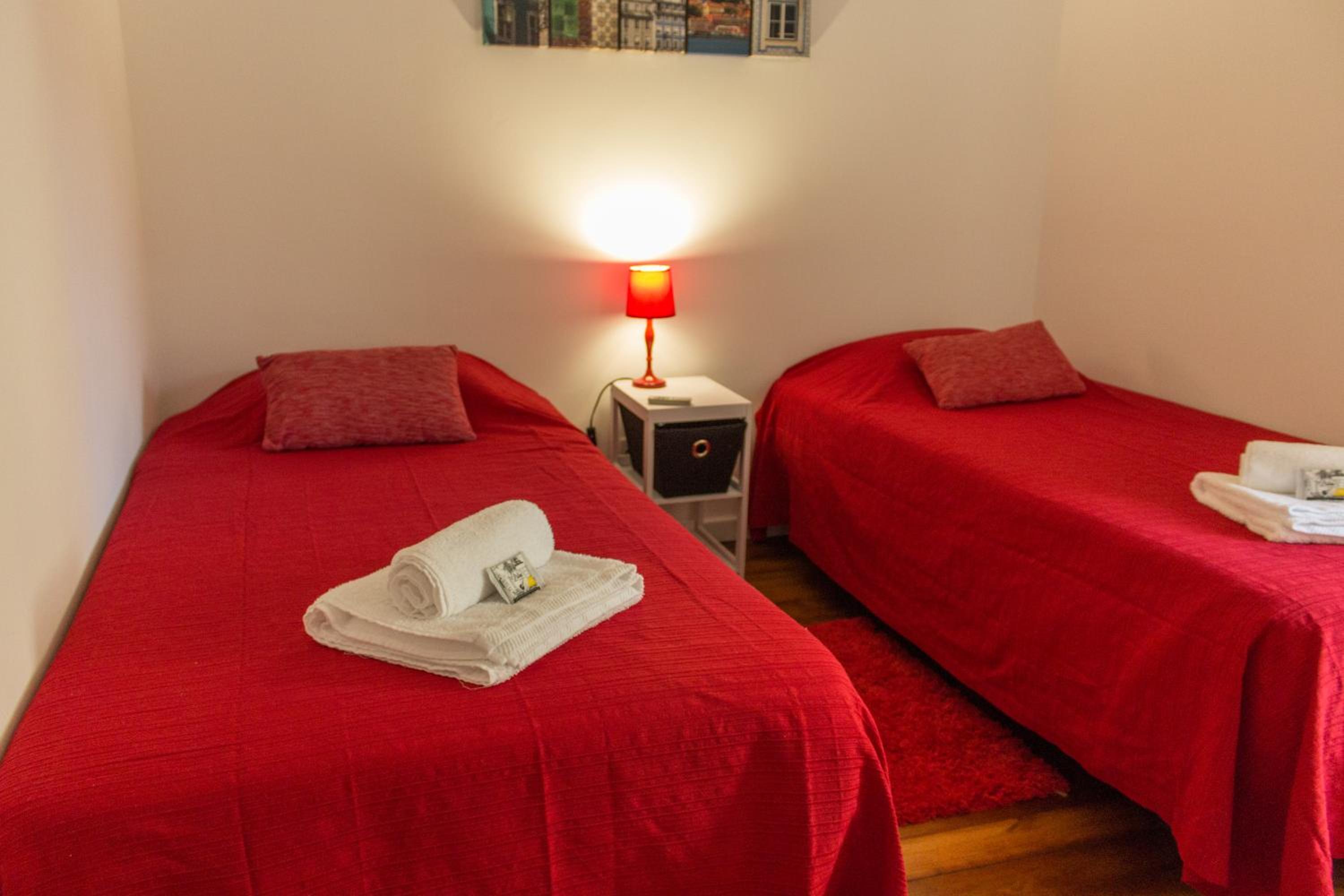 Twin Room with Private Bathroom - Photo 1