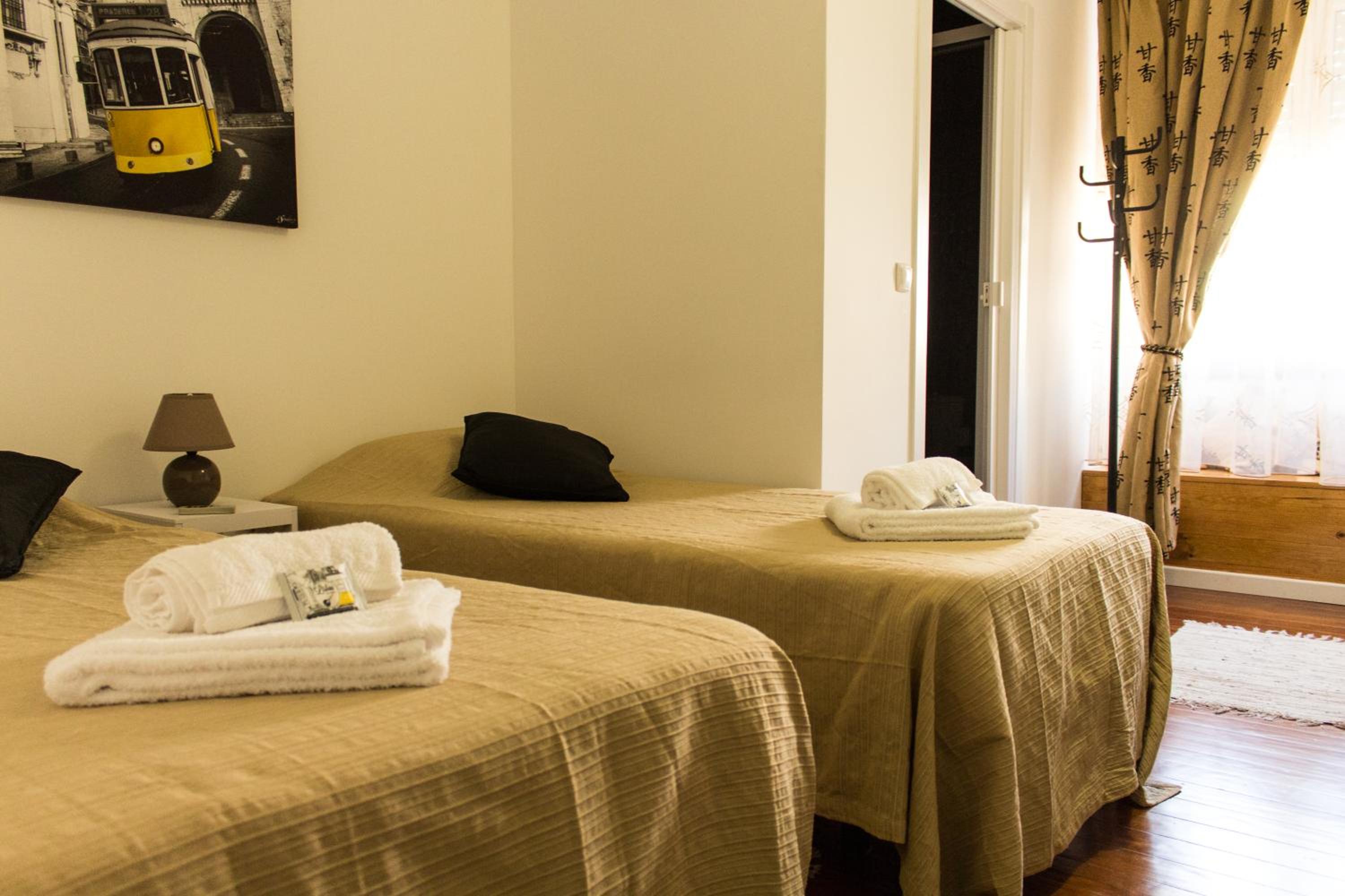 Twin Room with Private Bathroom photo 1