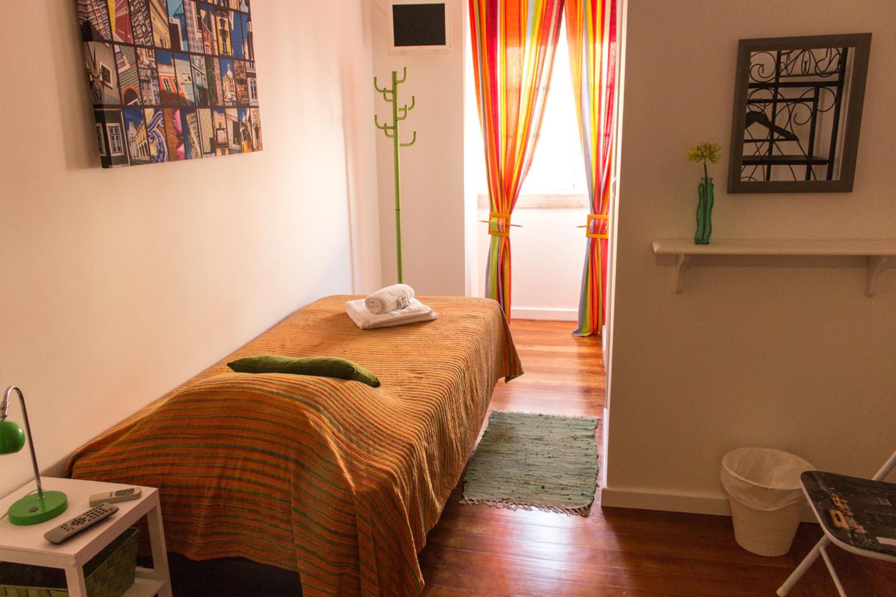 Single Room with Private Bathroom photo 1