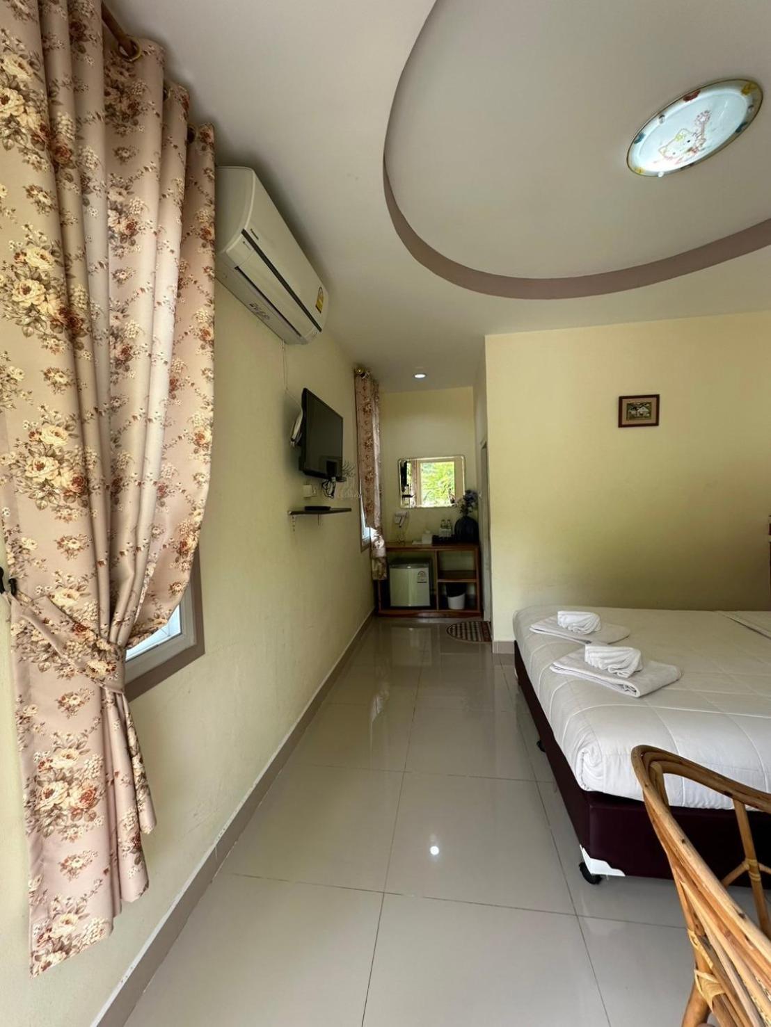 Standard Queen Room