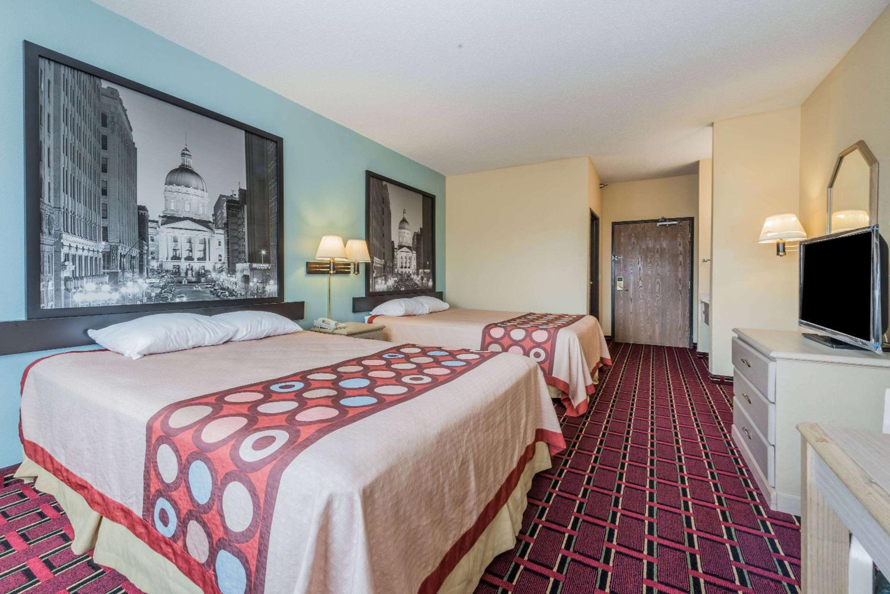 Queen Room with Two Queen Beds - Pet Friendly/Non-Smoking photo 1