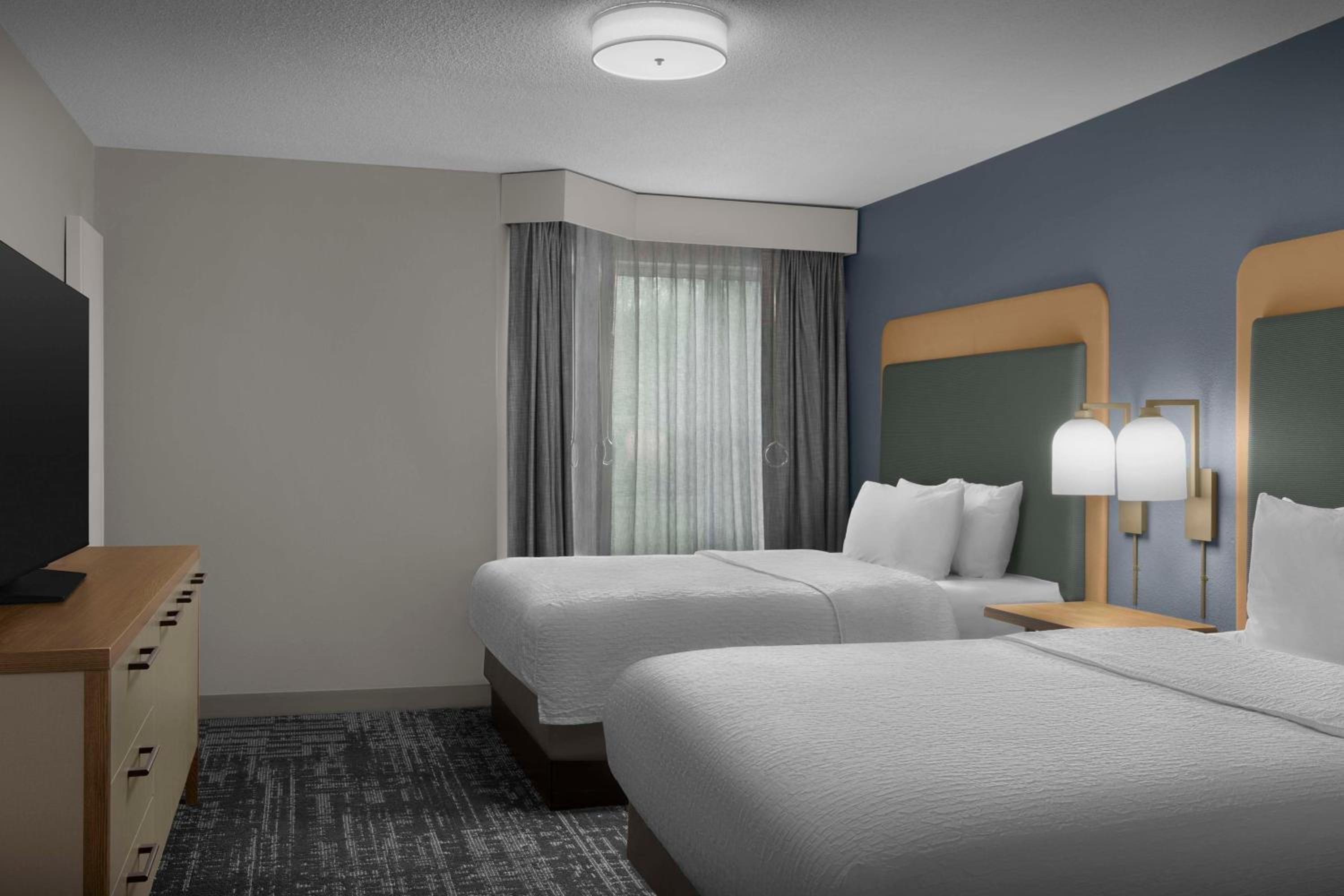 Suite with Two Queen Beds and Tub - Mobility Accessible - Photo 2