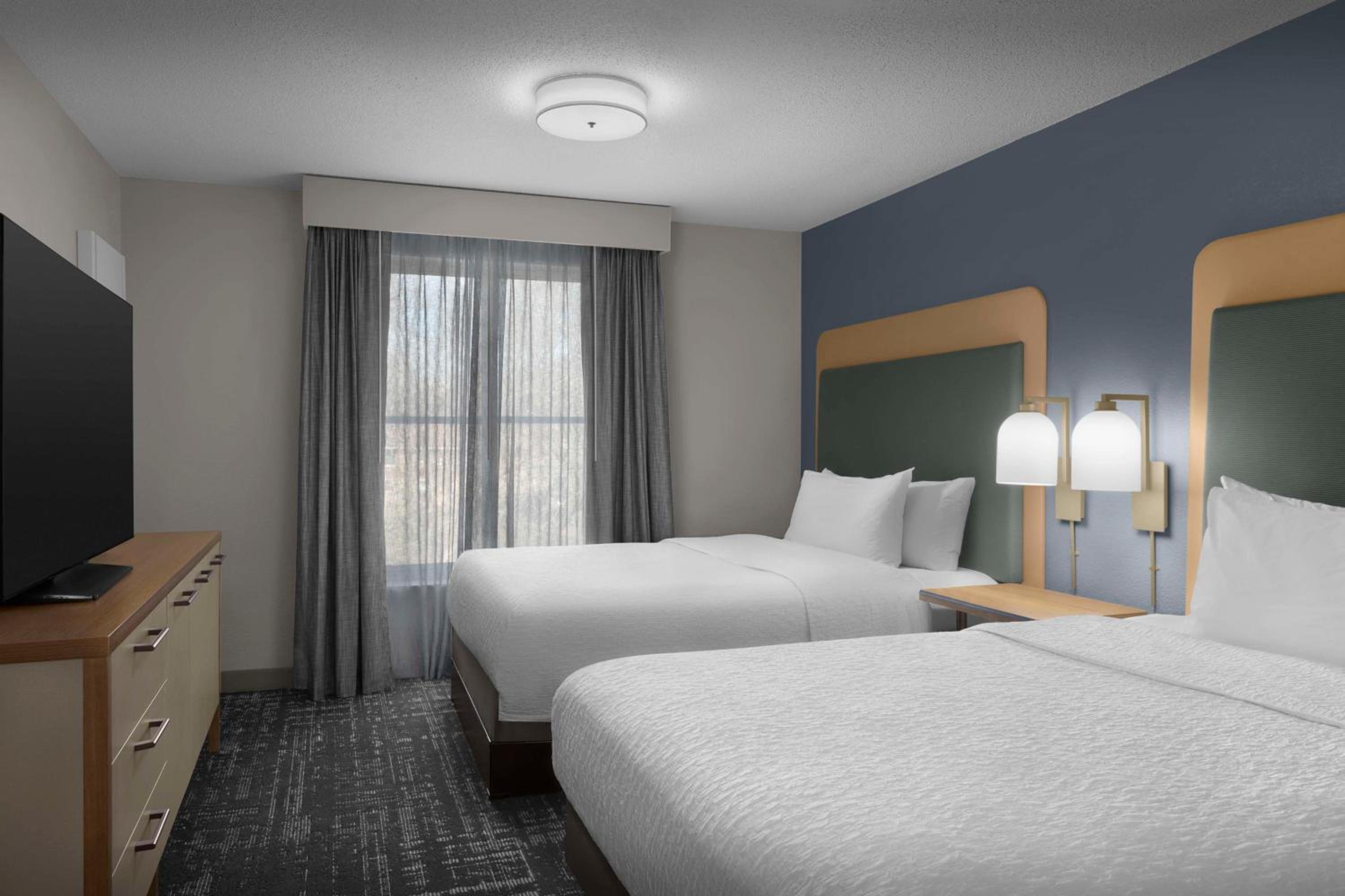 One-Bedroom Queen Suite with Two Queen Beds - Photo 1