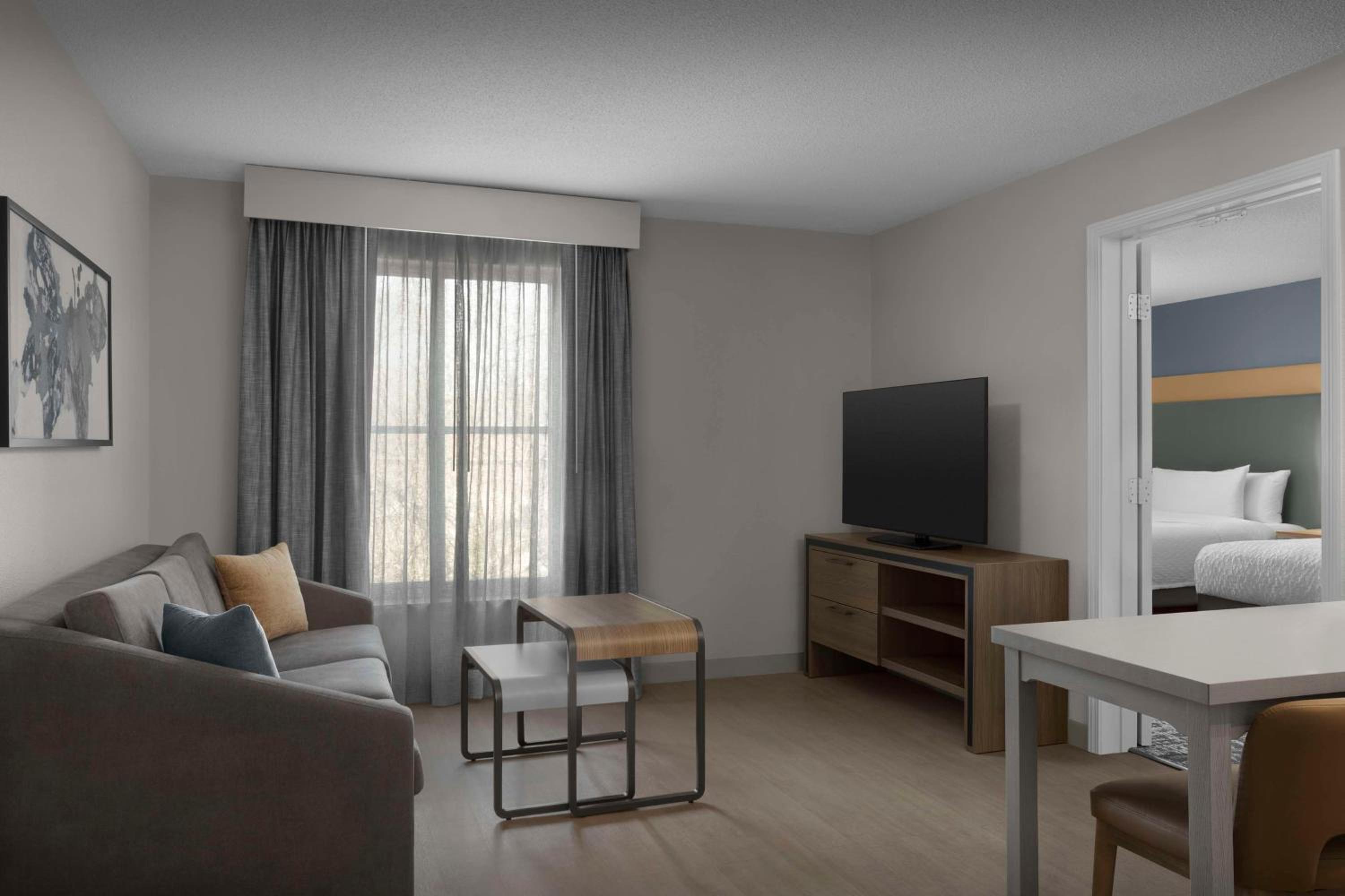 One-Bedroom Queen Suite with Two Queen Beds - Photo 4