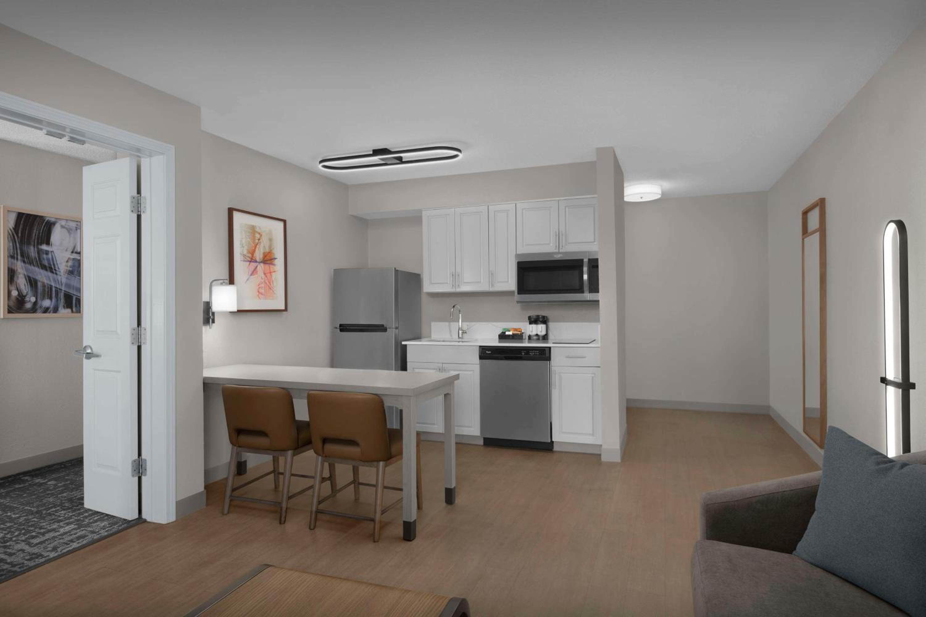 One-Bedroom Queen Suite with Two Queen Beds - Photo 2
