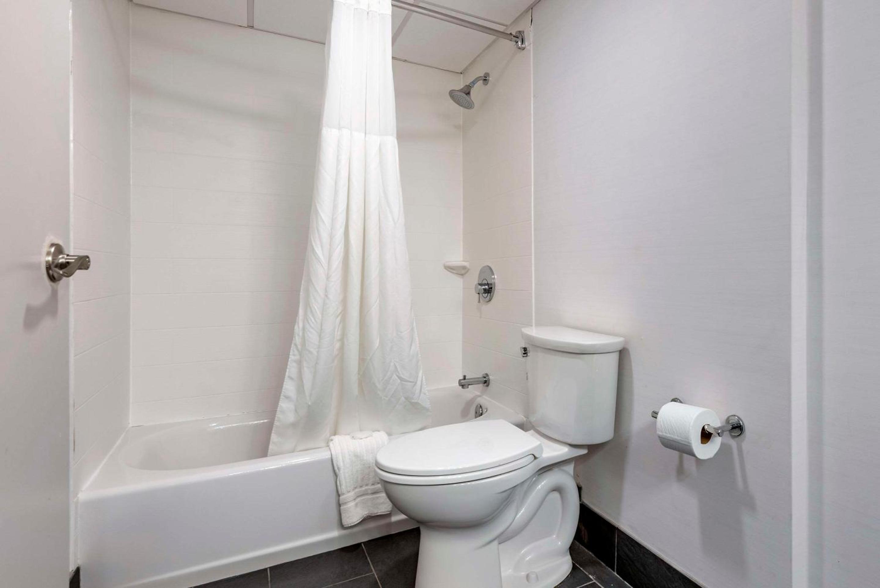 King Room - Non Smoking/Pet Friendly - Photo 8
