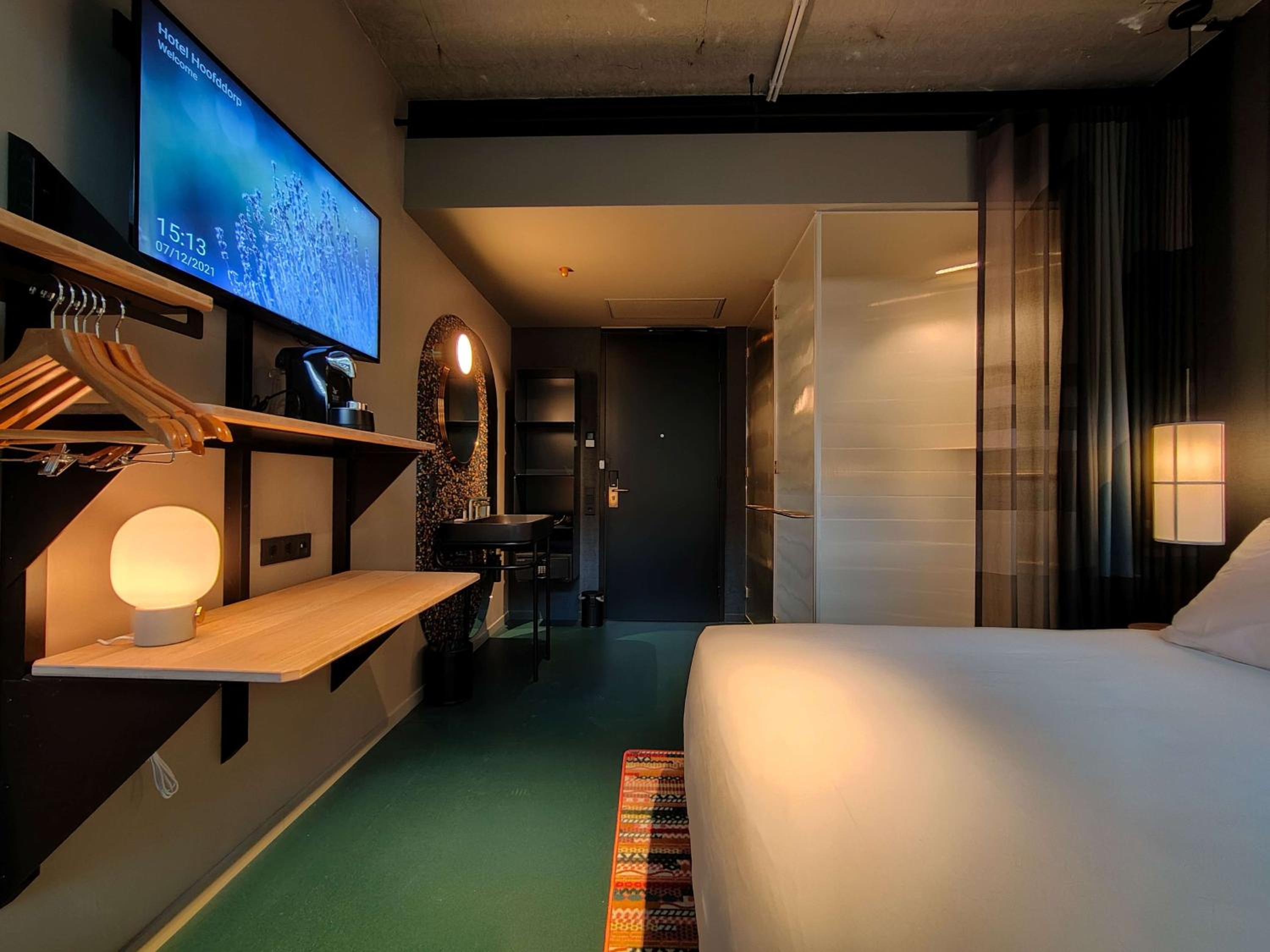 Standard King Room - Non-Smoking  - Photo 2