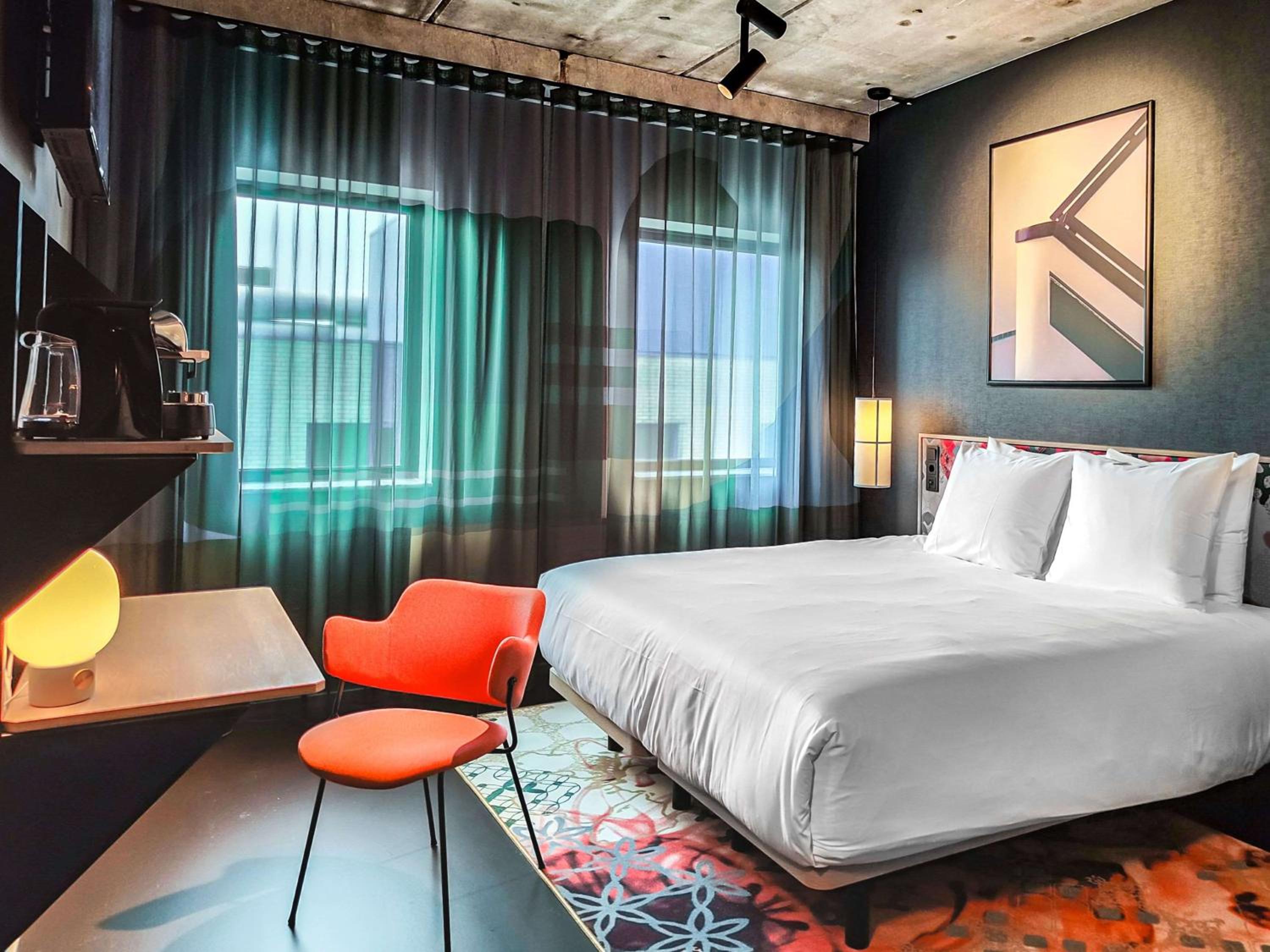 Standard King Room - Non-Smoking  - Photo 3