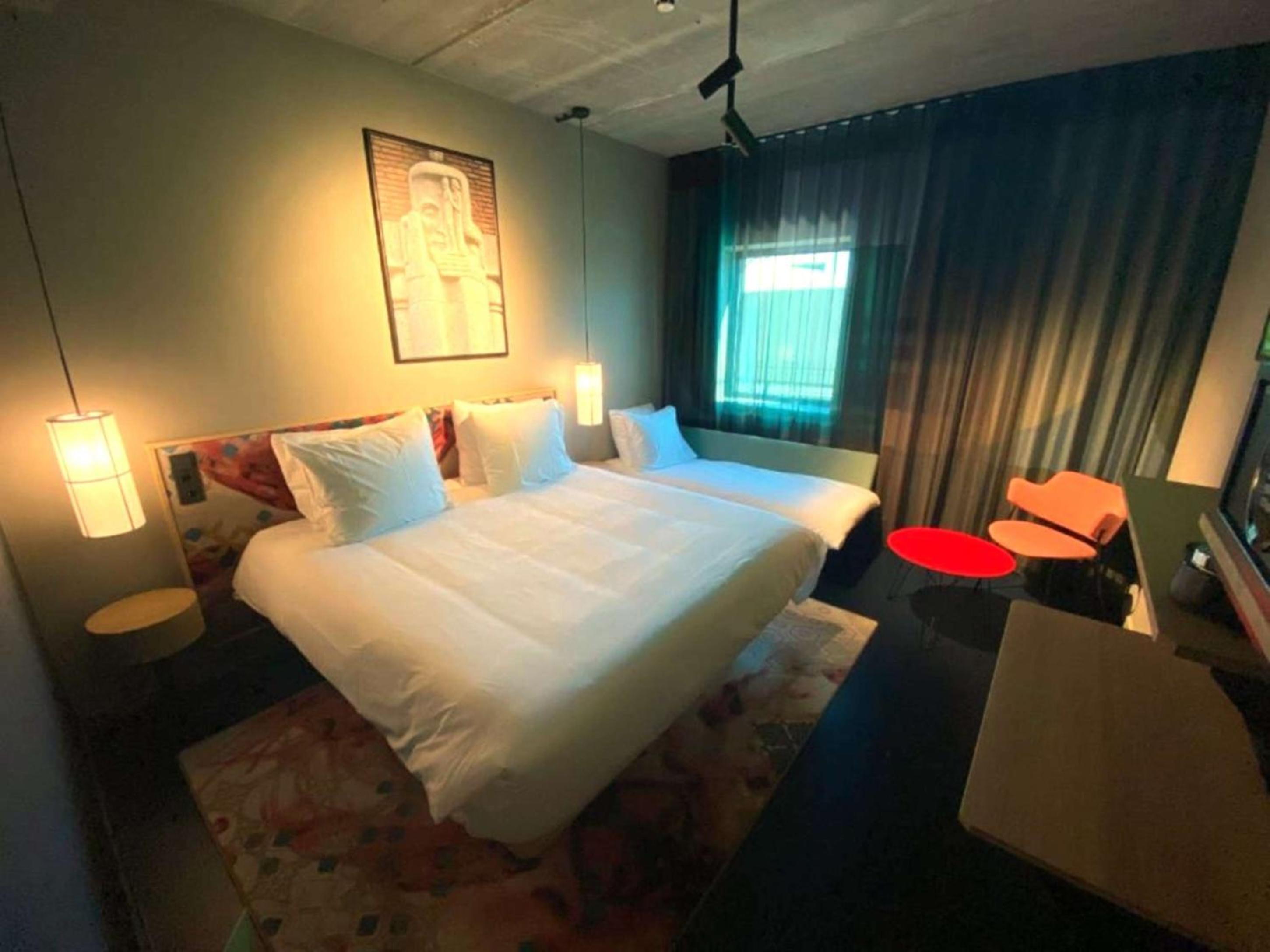 Standard King Room with Sofa Bed - Non-Smoking - Photo 1