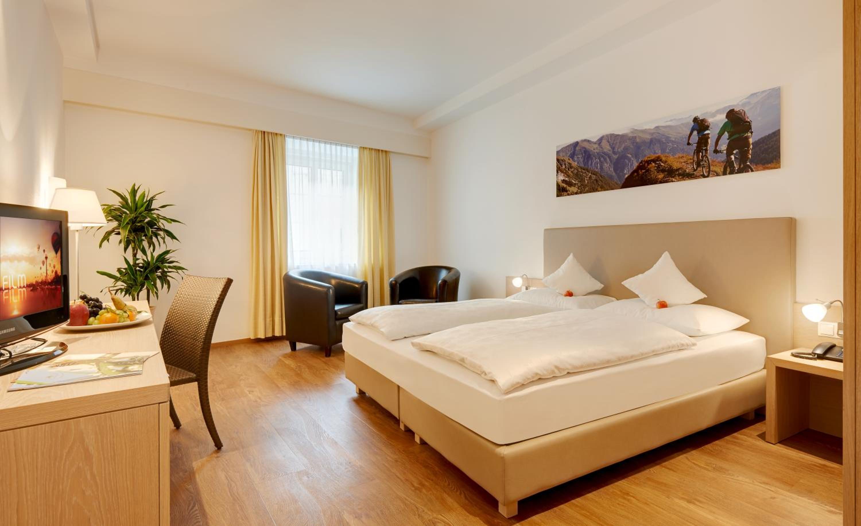 Basic Double or Twin Room - Photo 2