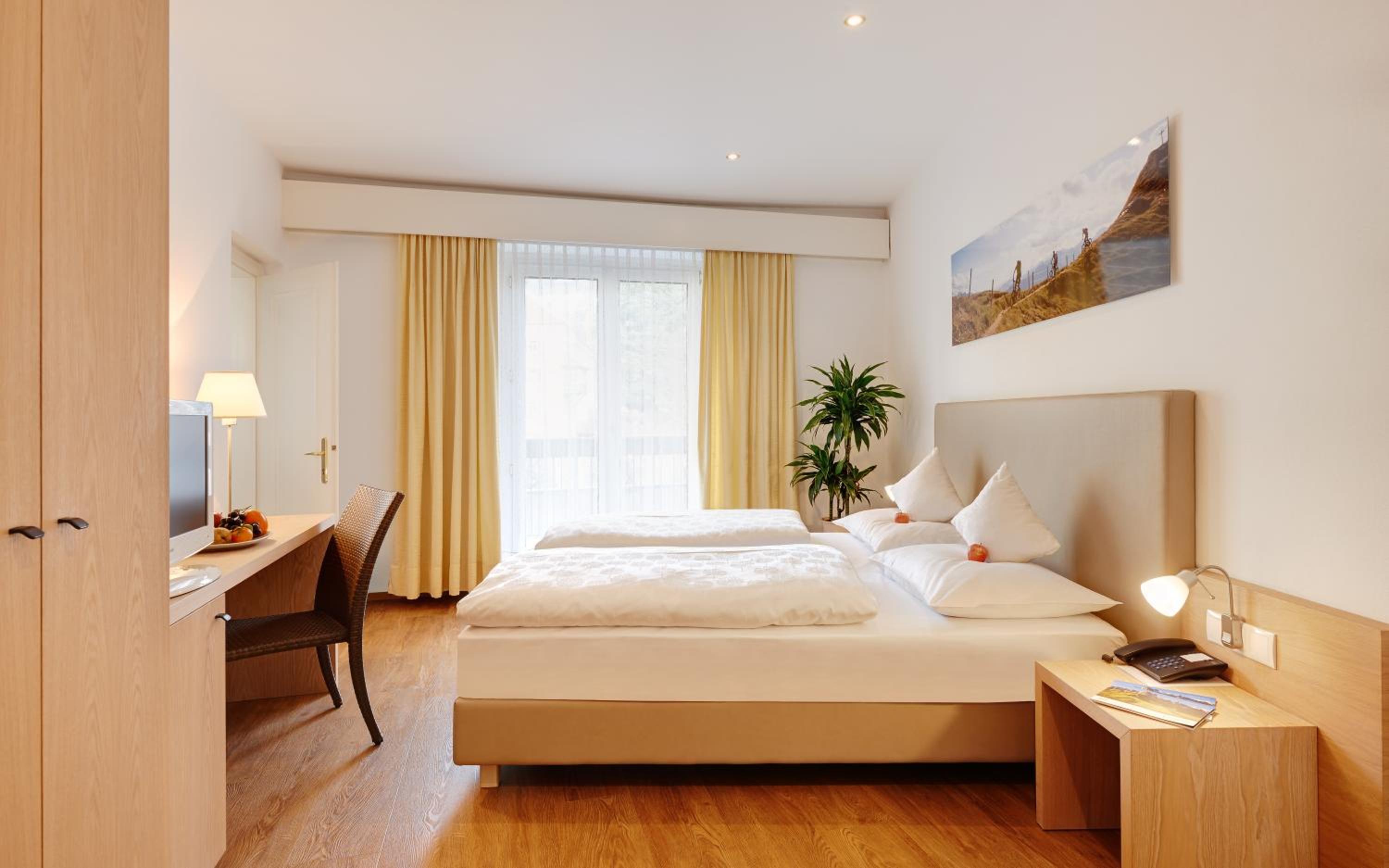 Standard Double Room with Balcony - Photo 2