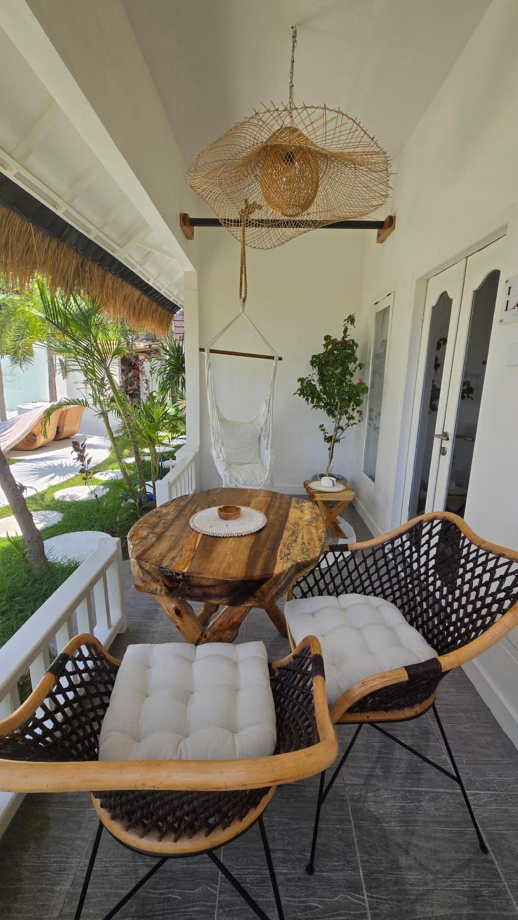 Deluxe Bungalow photo 2