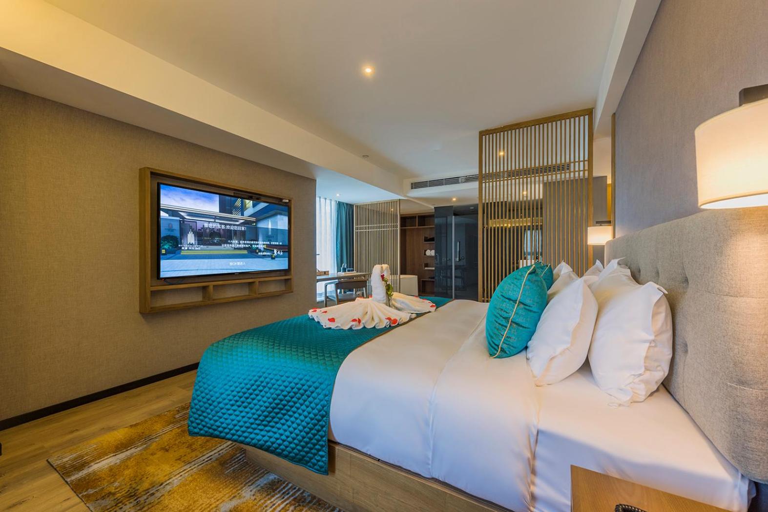 Suite with Street View photo 1