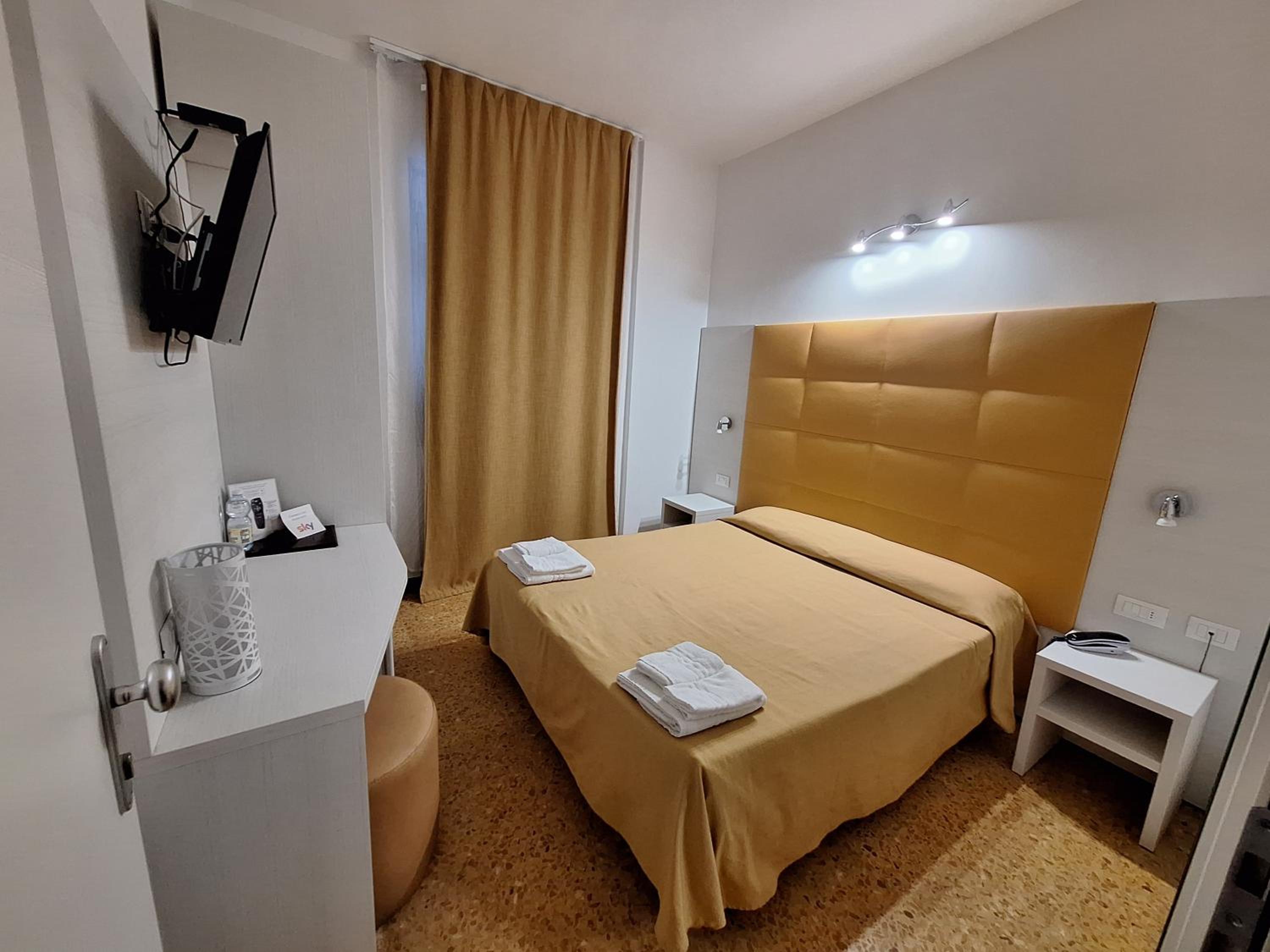 Small Double Room photo 3