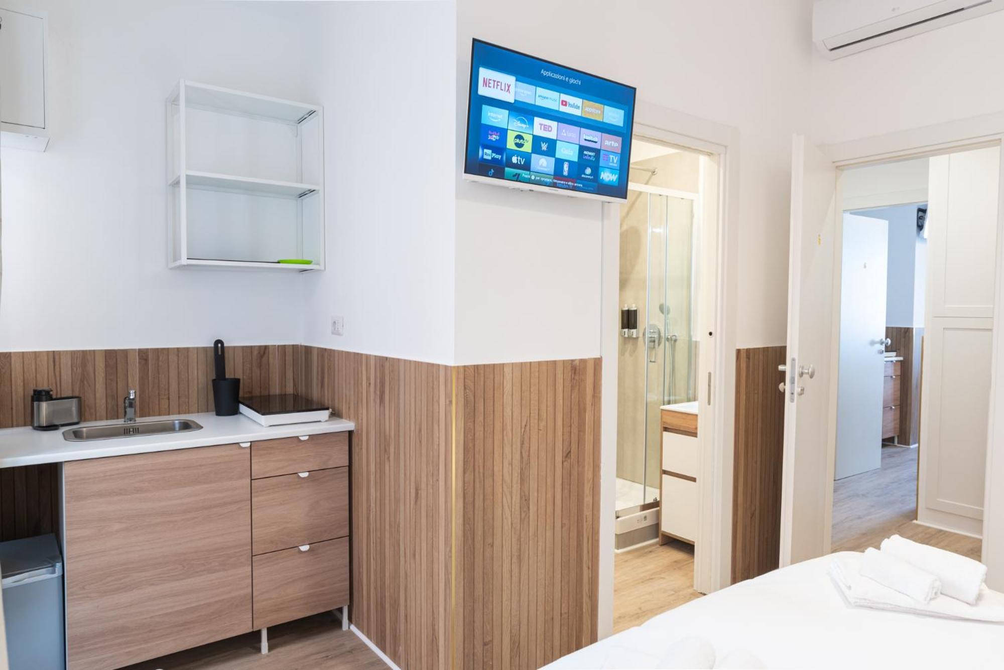 Deluxe Room (2 Adults + 1 Child) photo 1