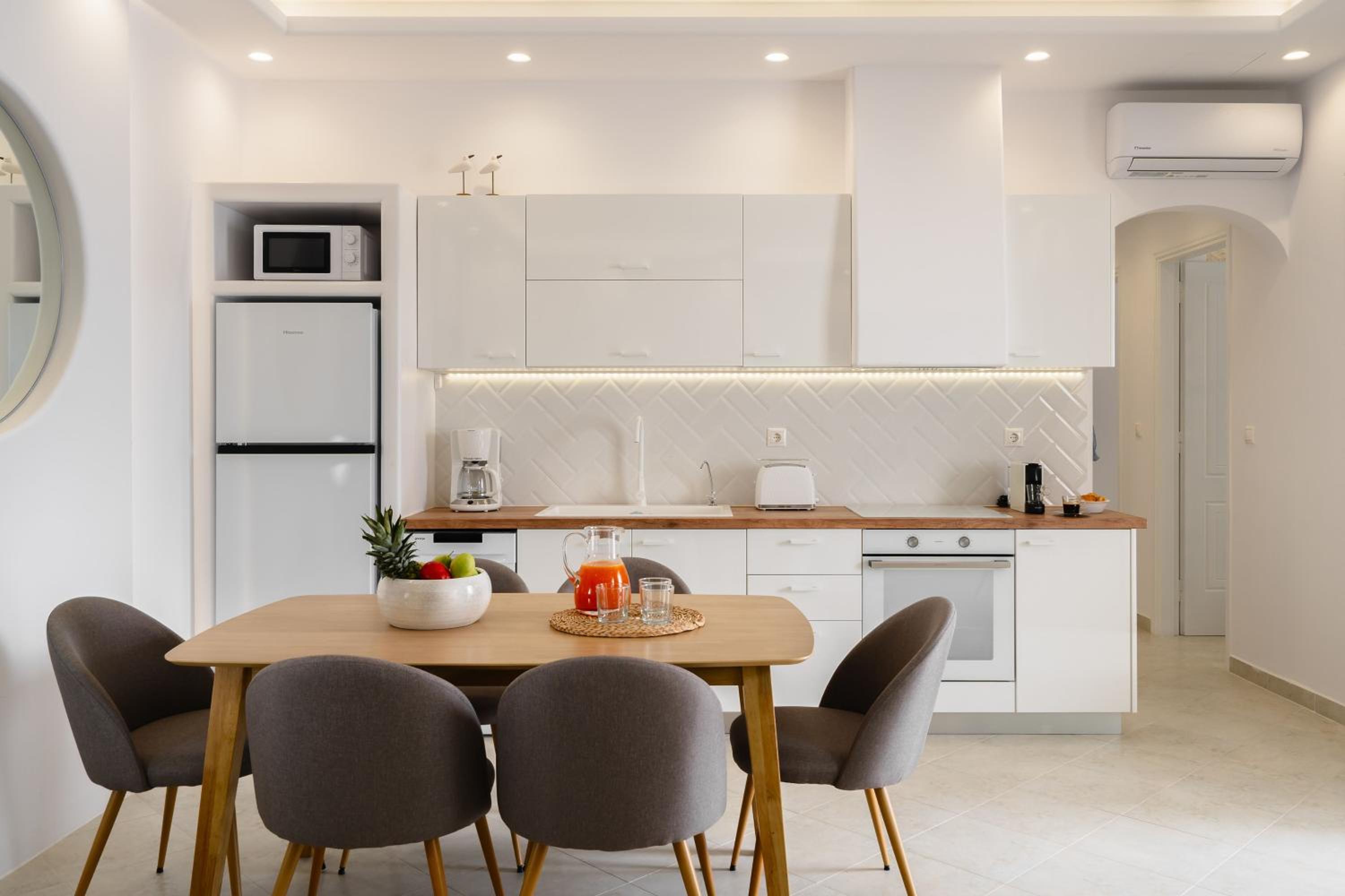 Three-Bedroom Apartment - Photo 4