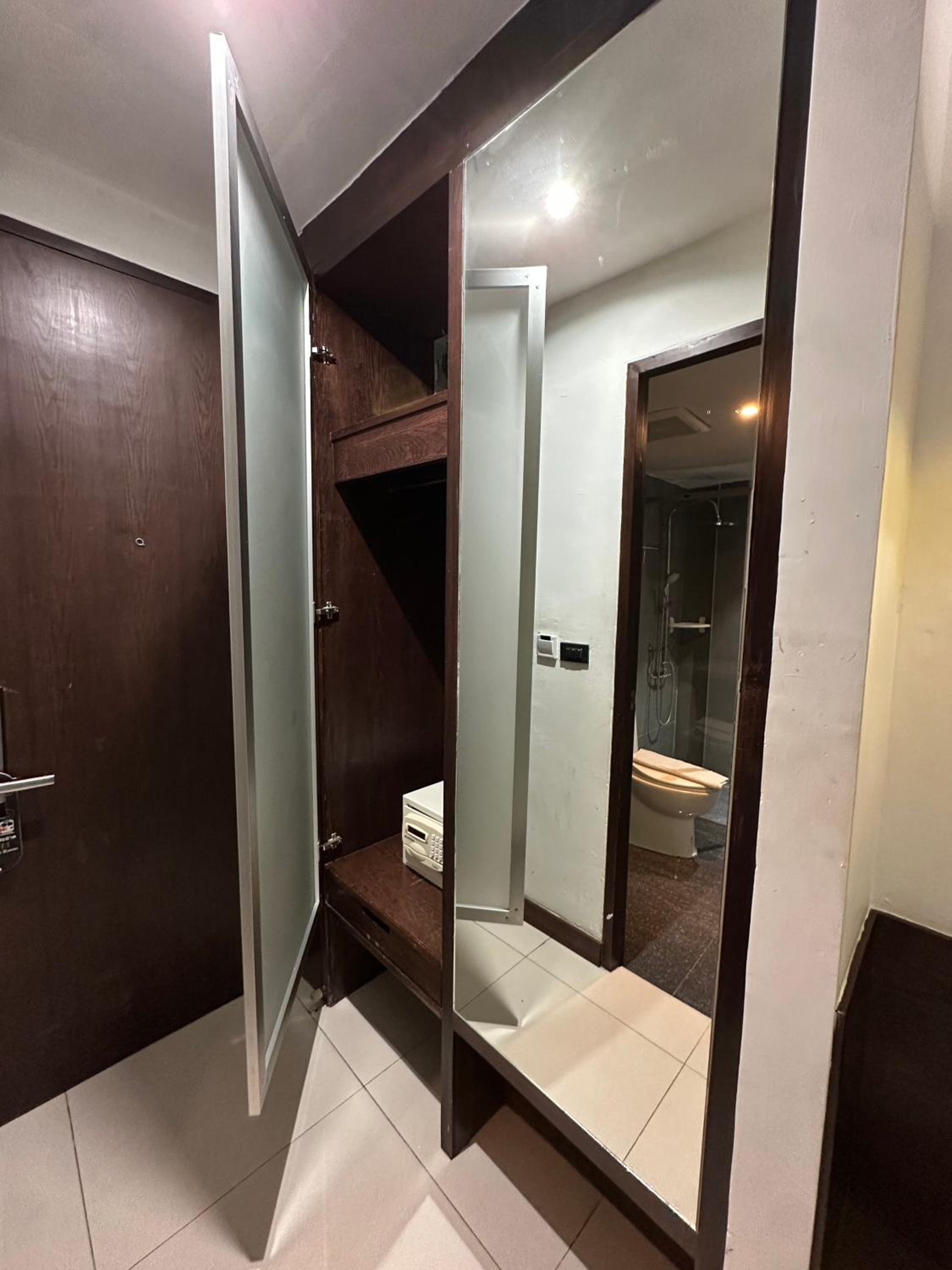 Deluxe King Room photo 2