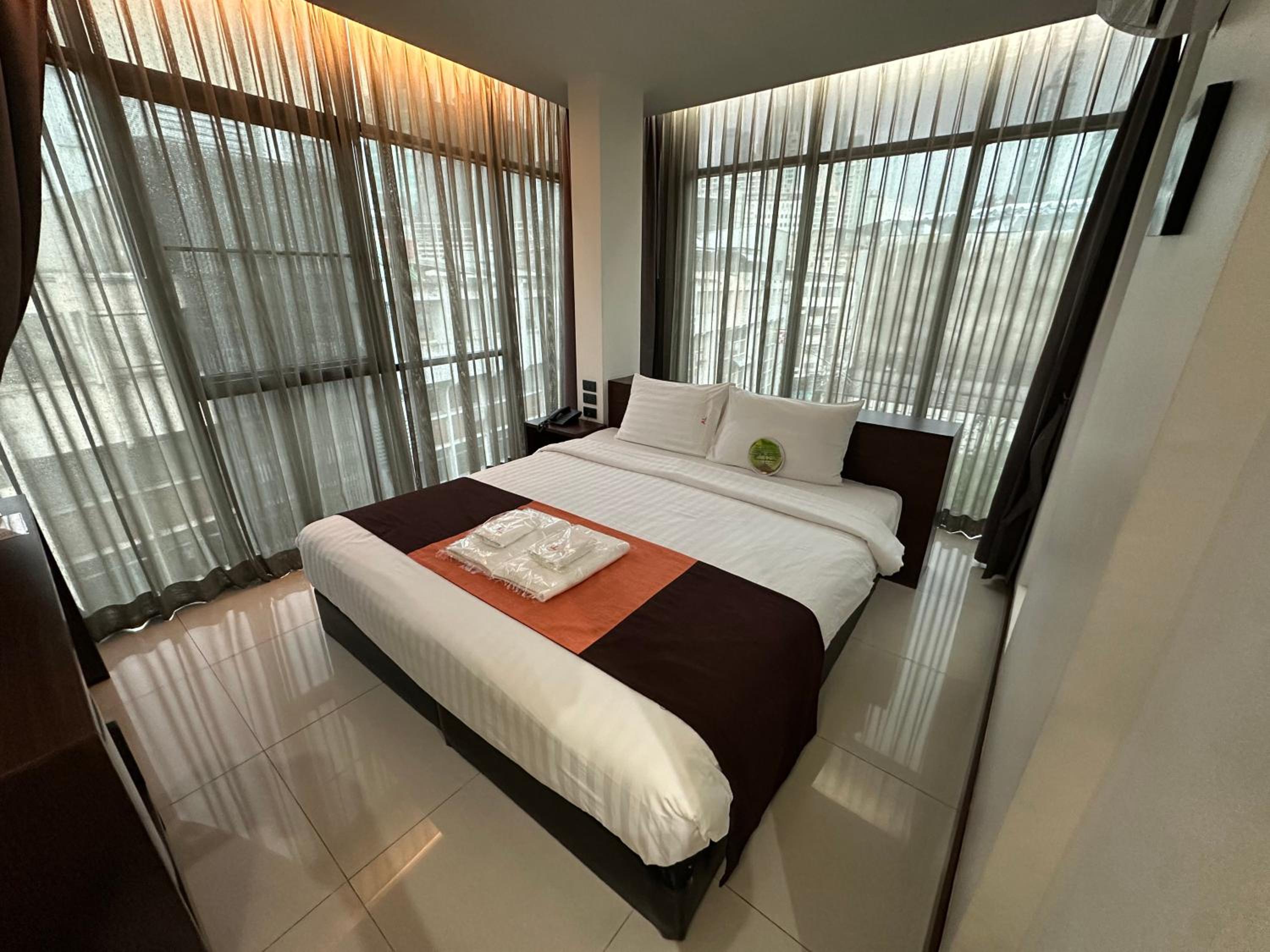 Deluxe King Room photo 1