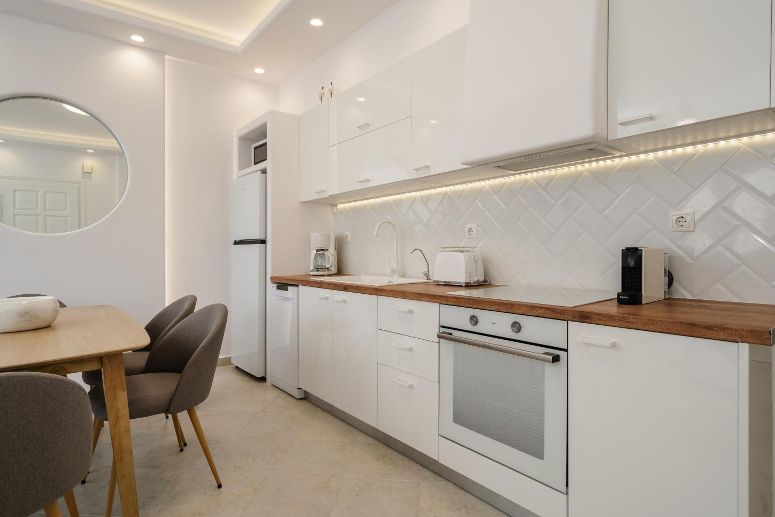 Three-Bedroom Apartment - Photo 9